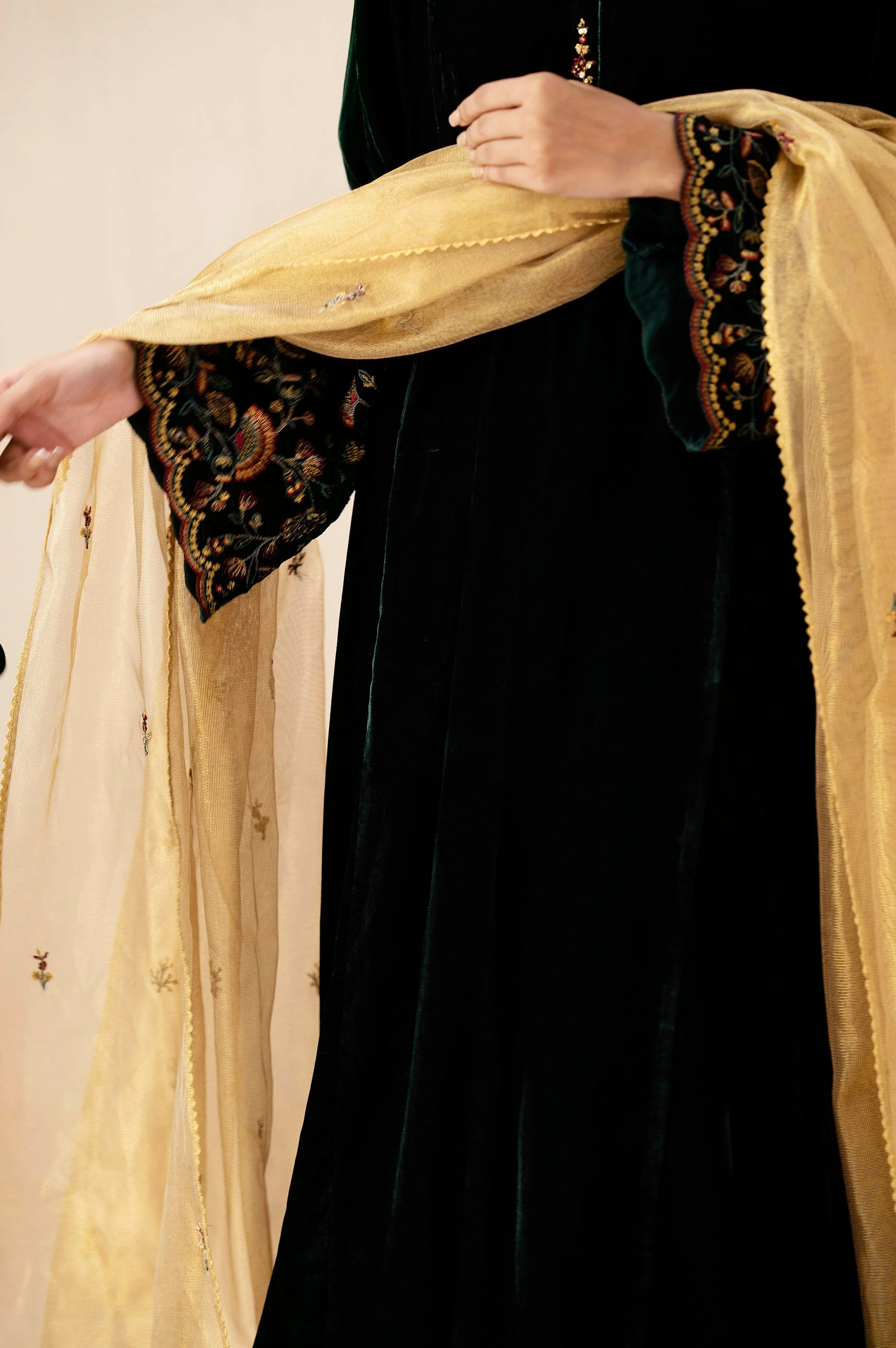 STITCHED EMBROIDERED SUIT (FACTORY E-OUTLET) - Image 6