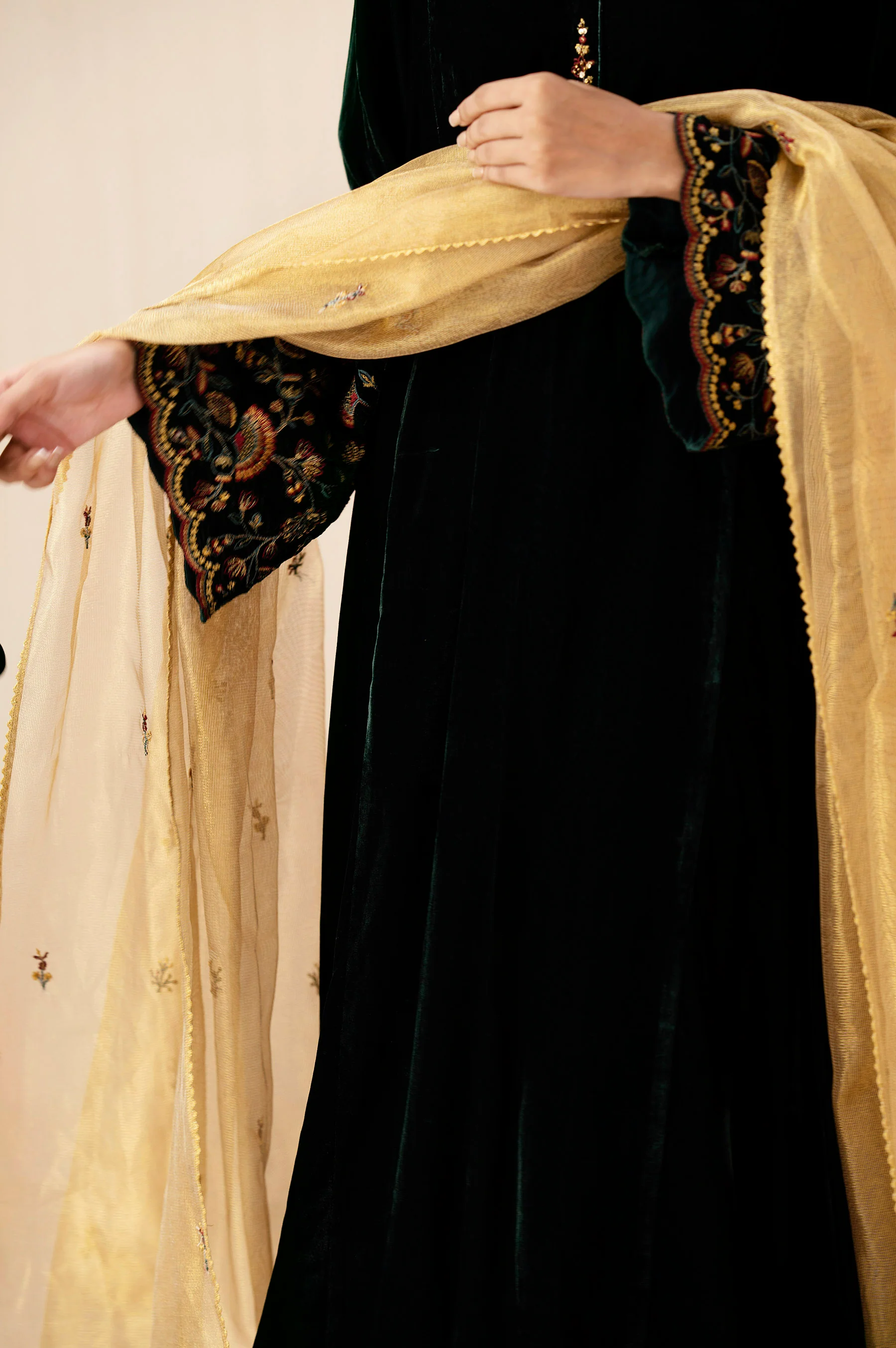 EMBROIDERED SUIT - Image 6
