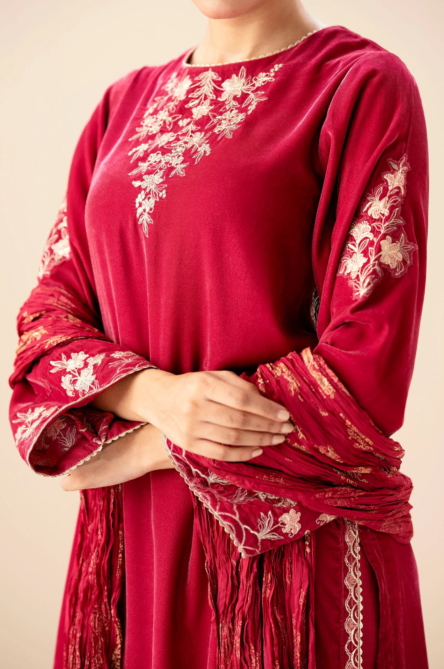 EMBROIDERED SUIT - Image 6