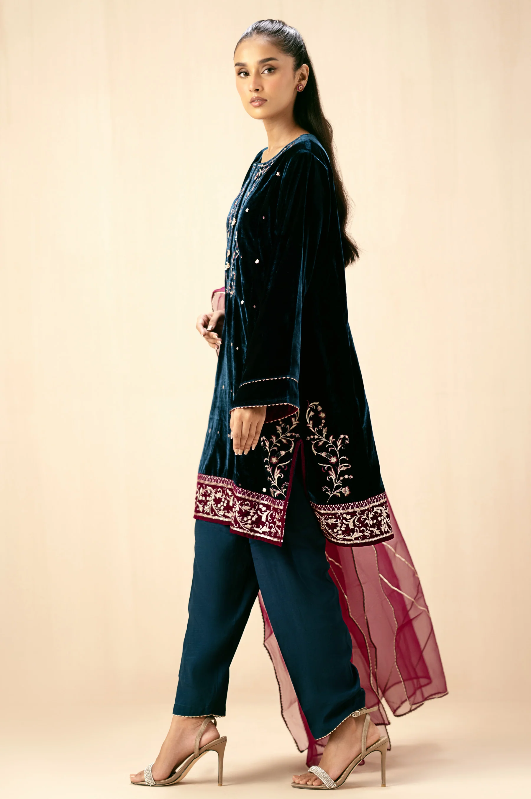 STITCHED EMBROIDERED SUIT - Image 2