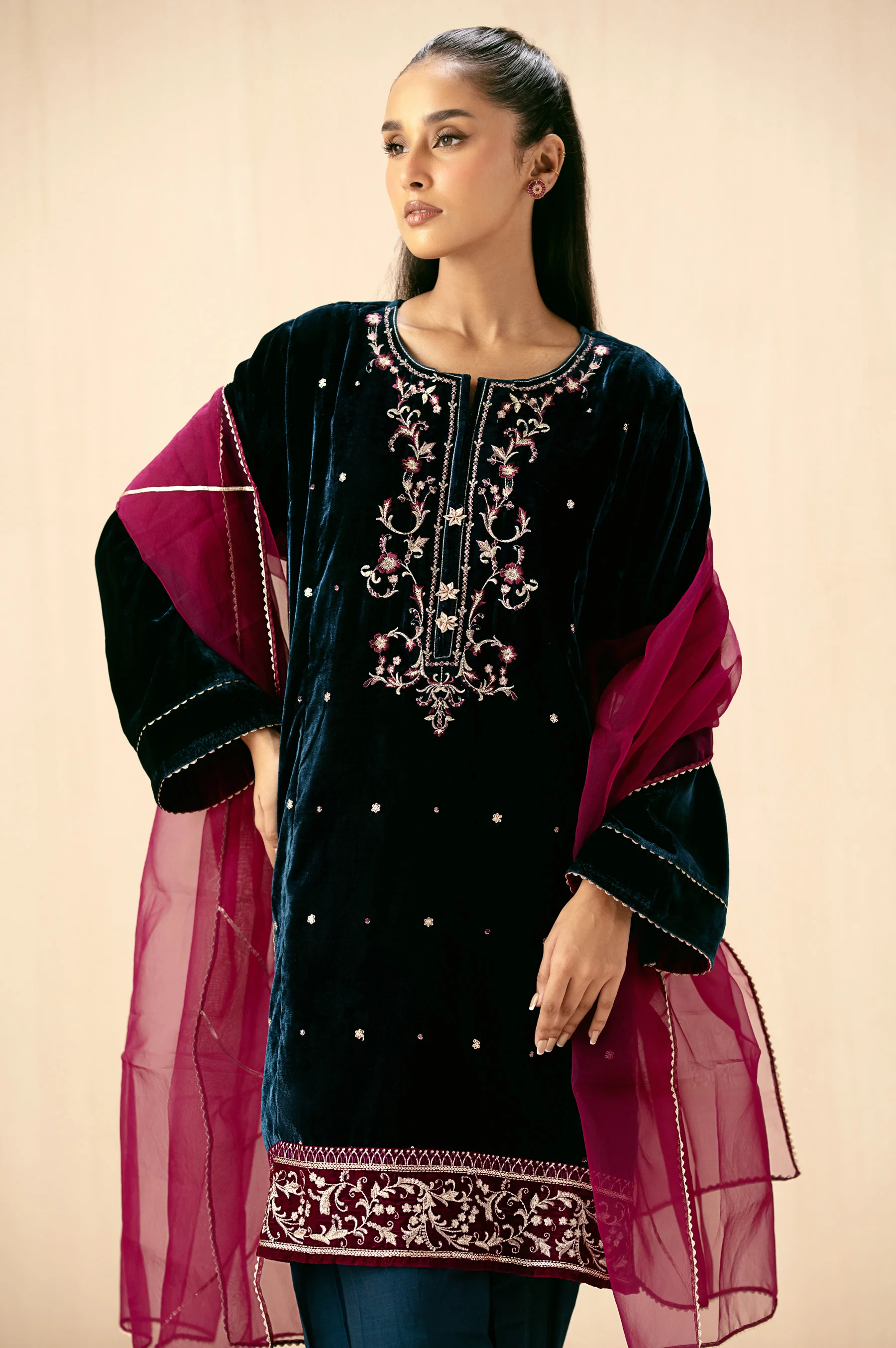 STITCHED EMBROIDERED SUIT - Image 4
