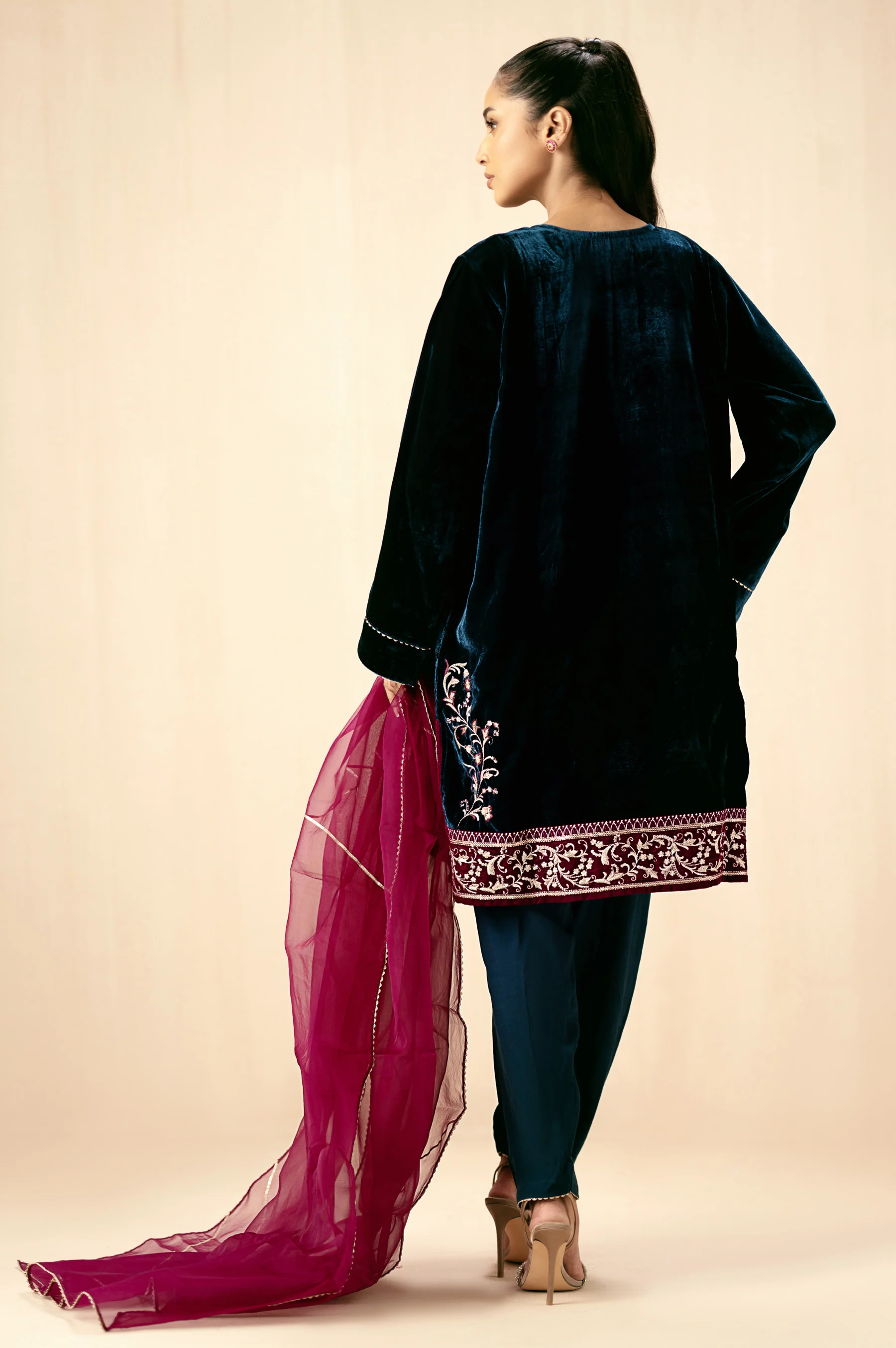 STITCHED EMBROIDERED SUIT - Image 5