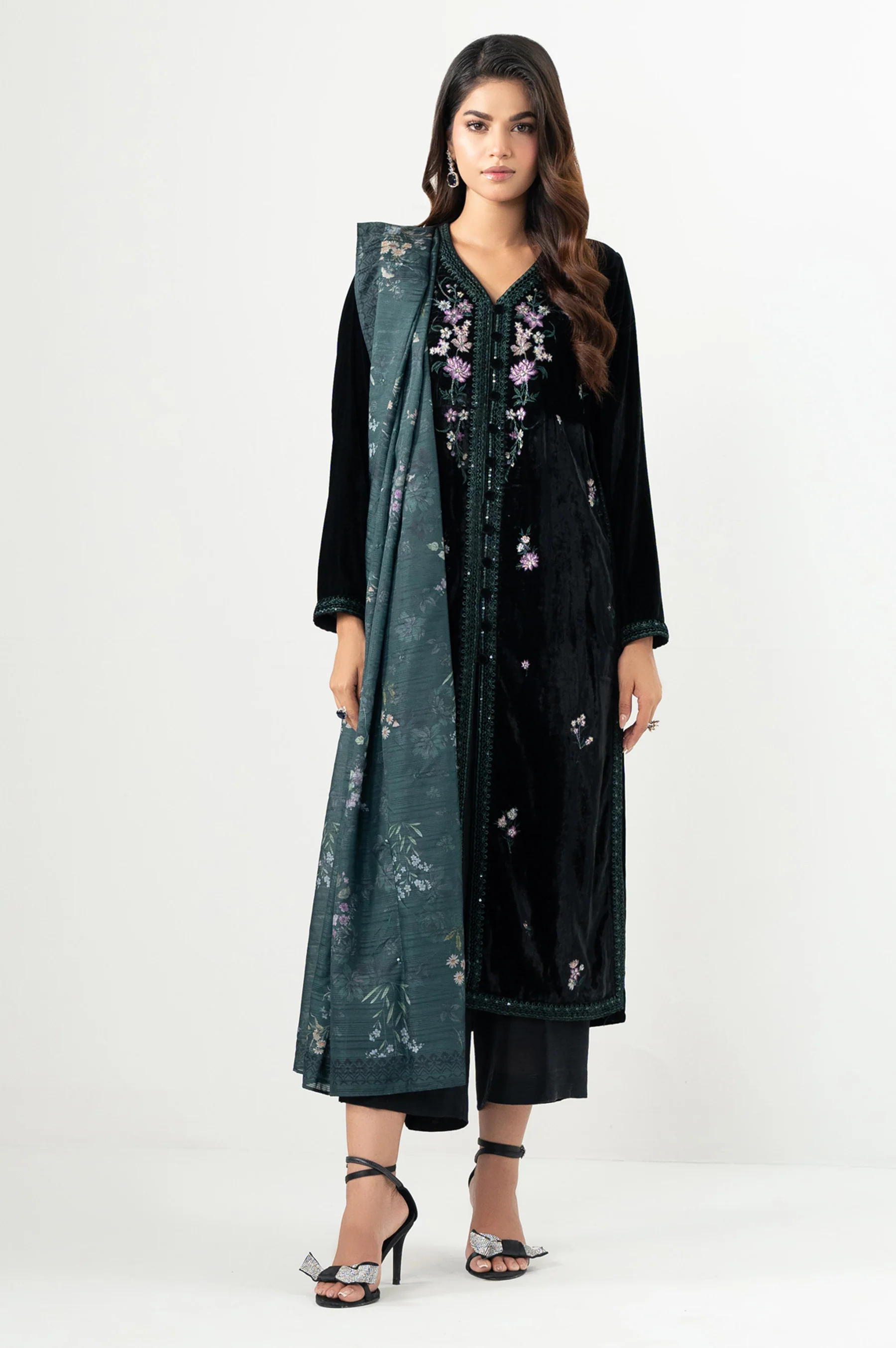 EMBROIDERED SUIT - Image 3