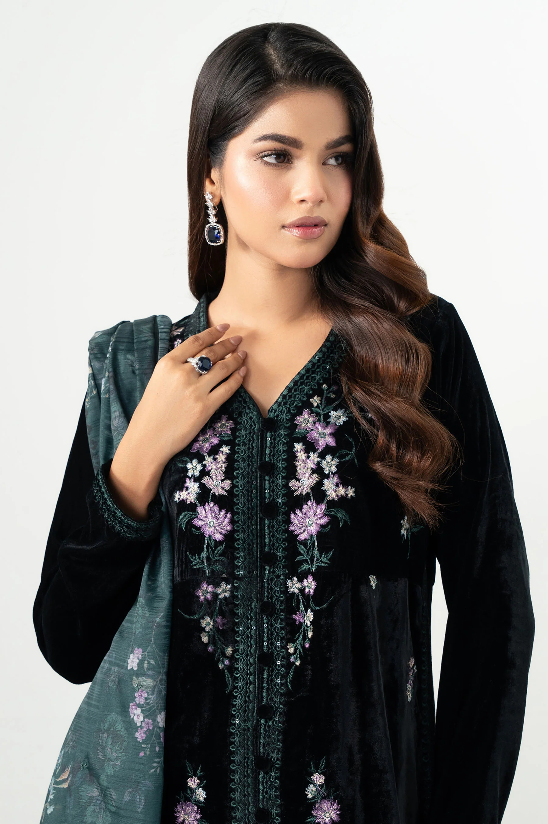 EMBROIDERED SUIT - Image 4