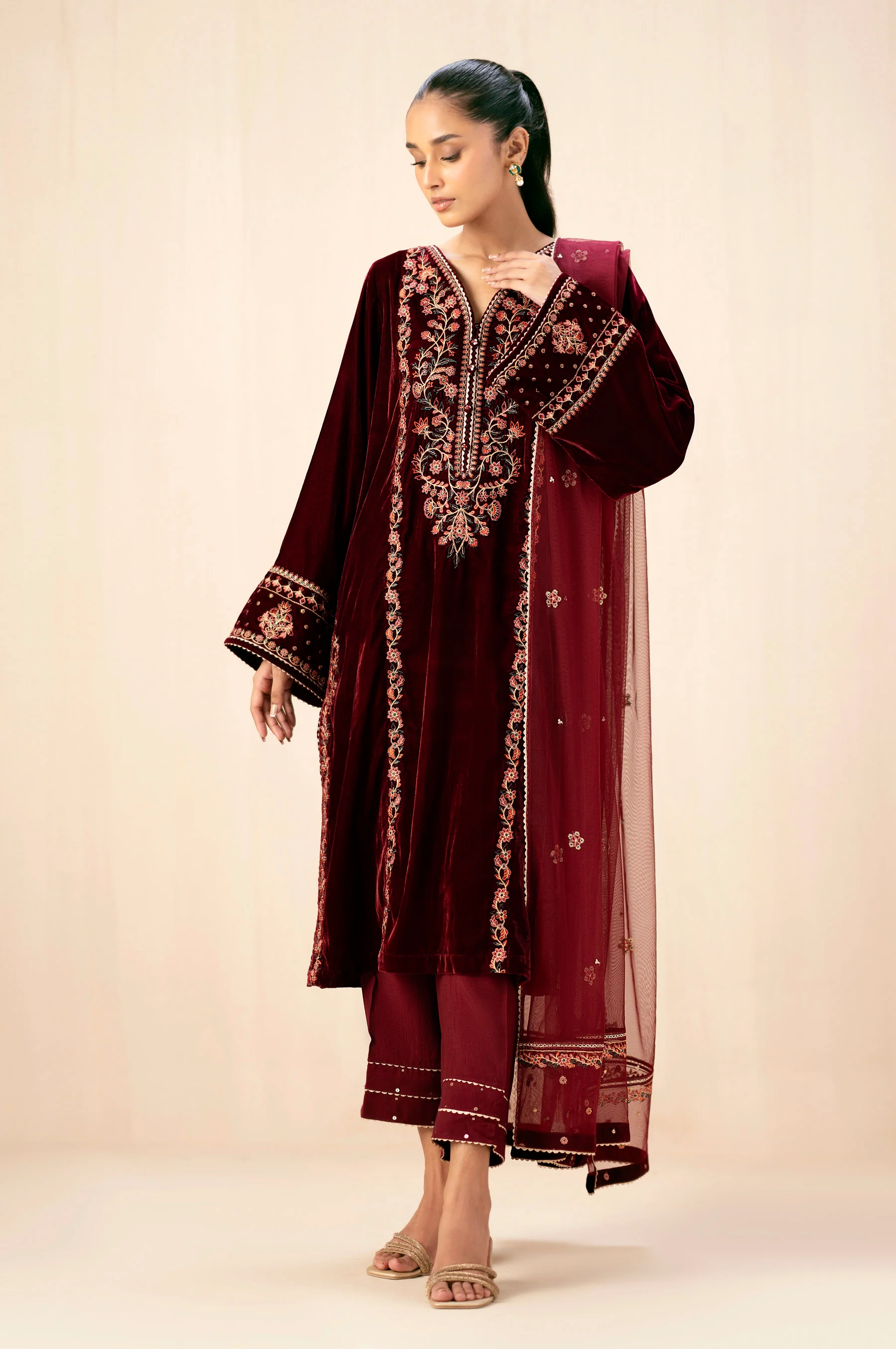 EMBROIDERED SUIT - Image 5