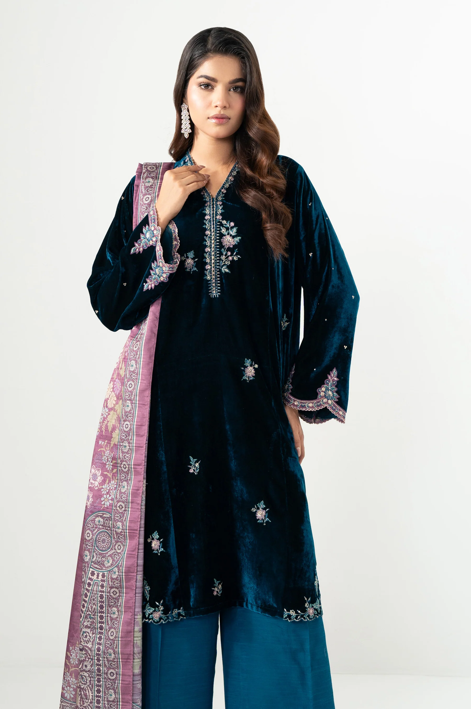 EMBROIDERED VELVET SUIT - Image 2