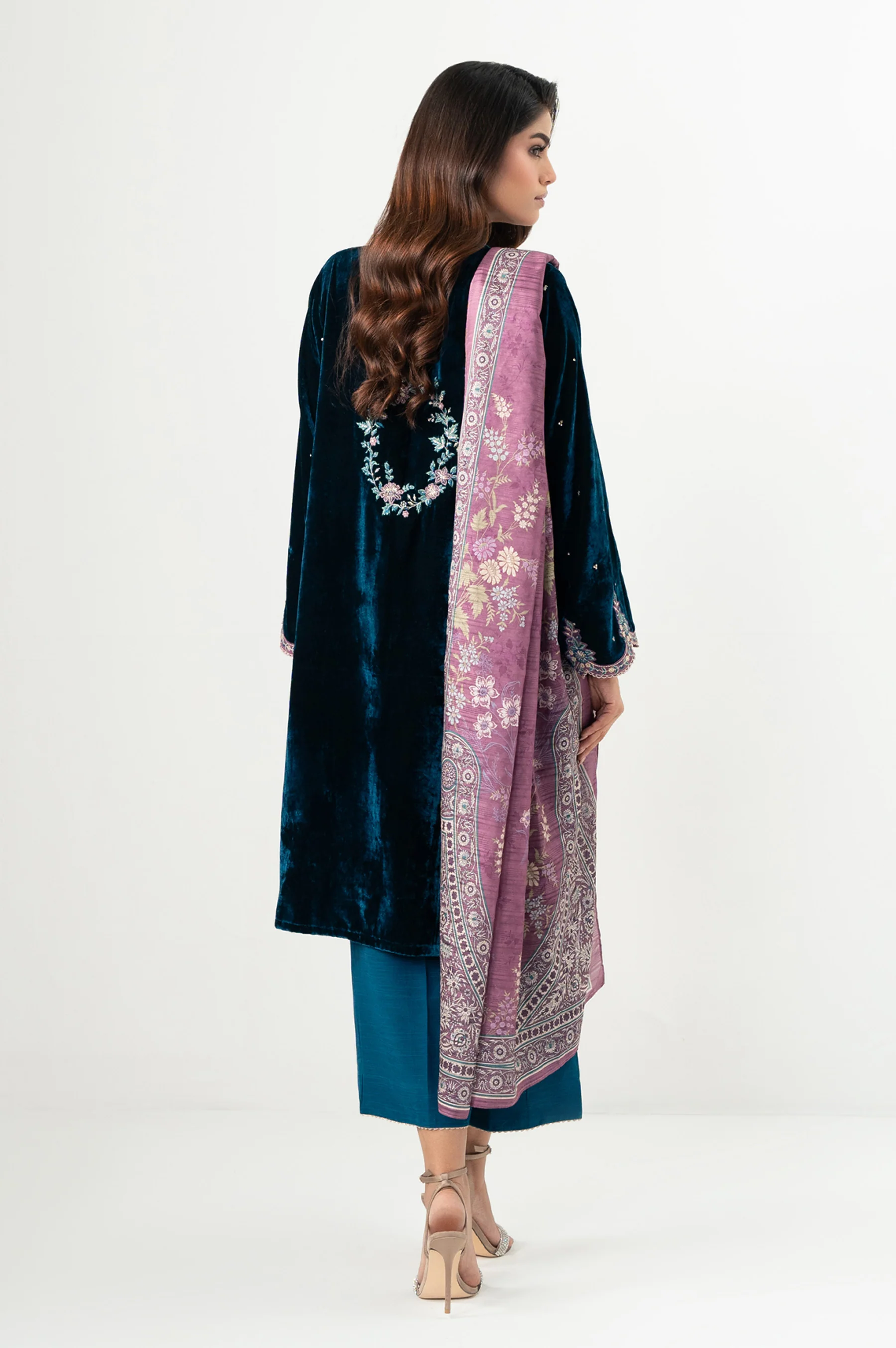 EMBROIDERED VELVET SUIT - Image 6