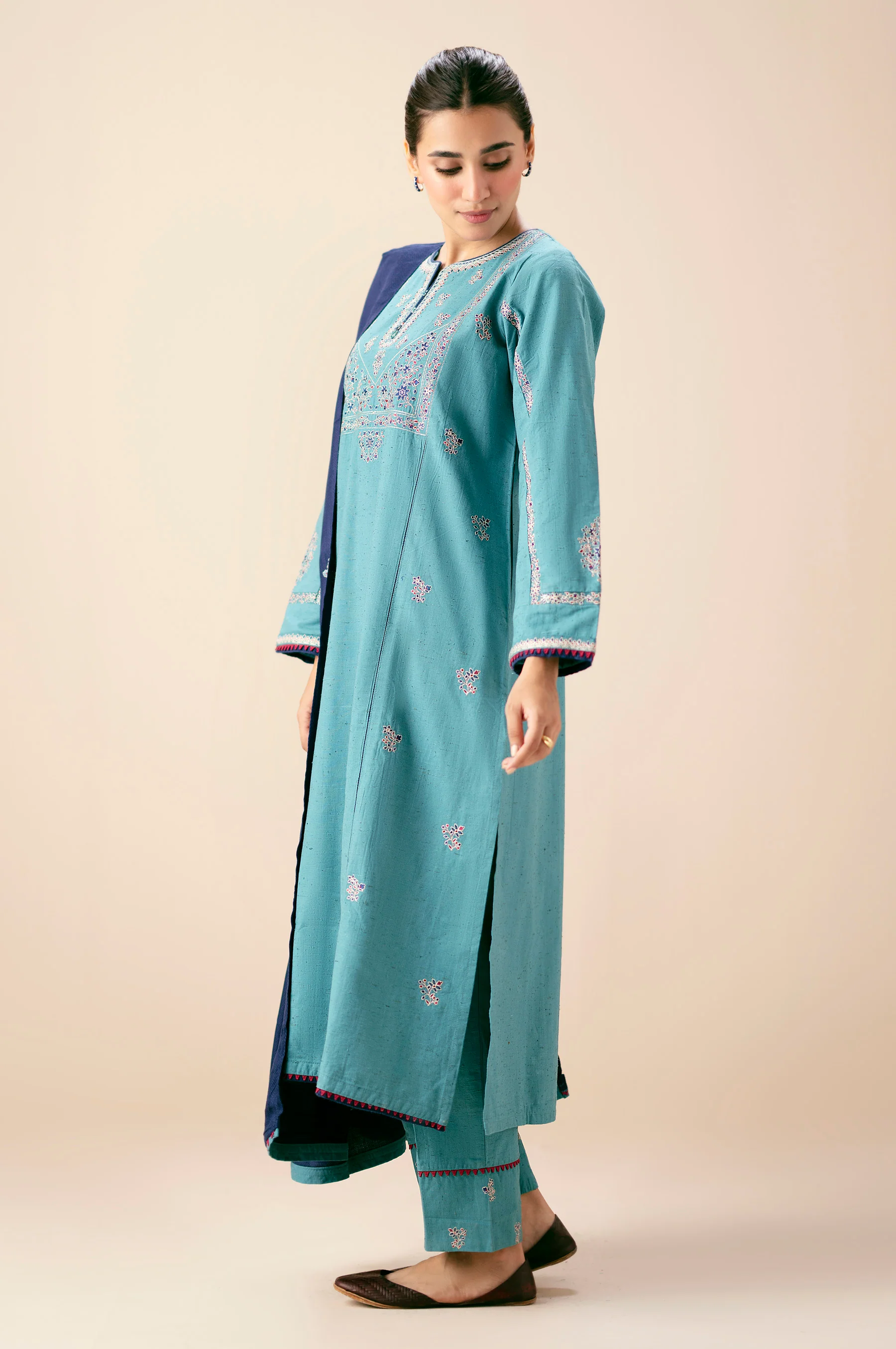 STITCHED EMBROIDERED SUIT - Image 5