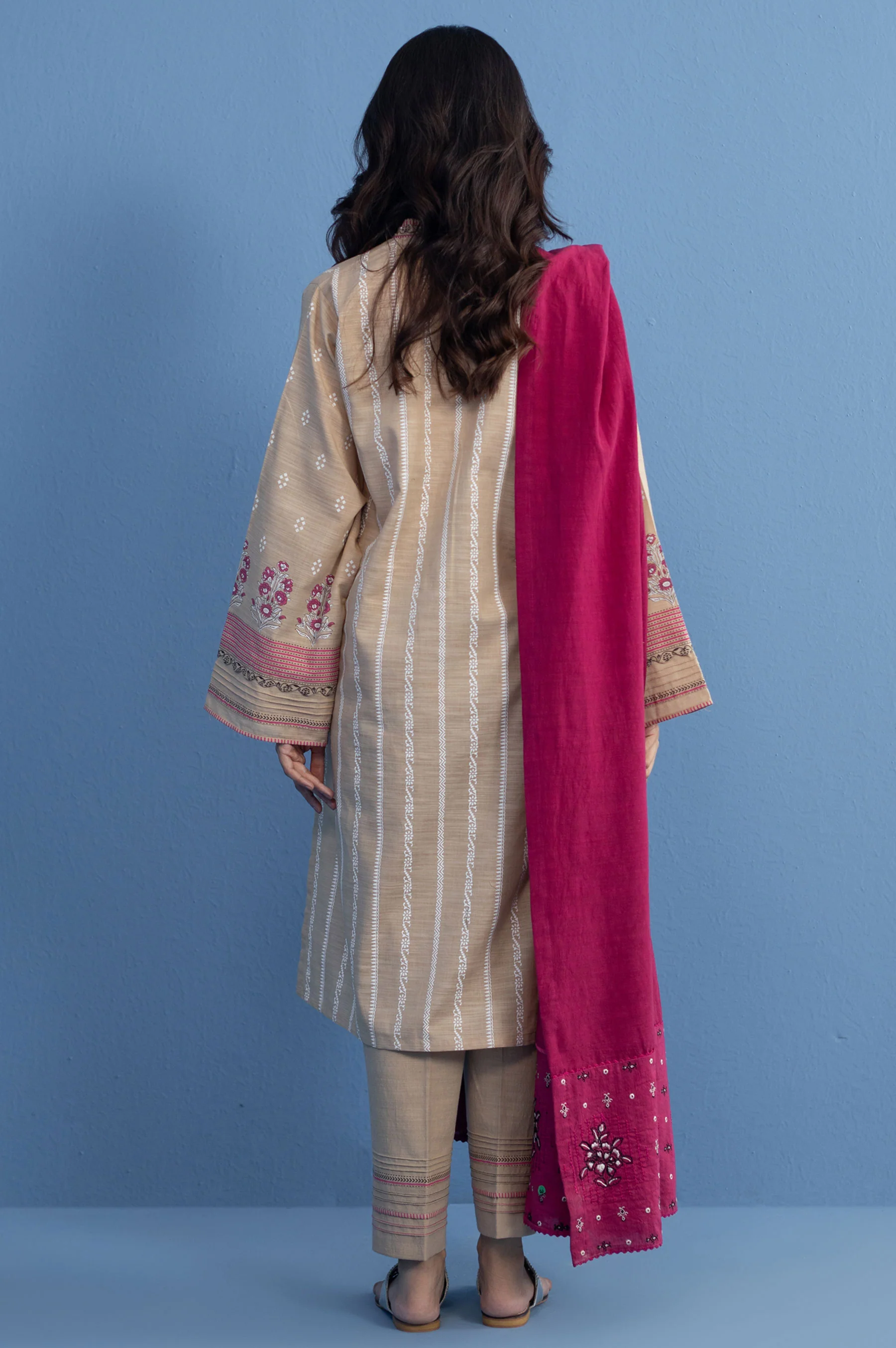 Stitched 3 Piece Paste Printed Khaddar Suit - Image 4