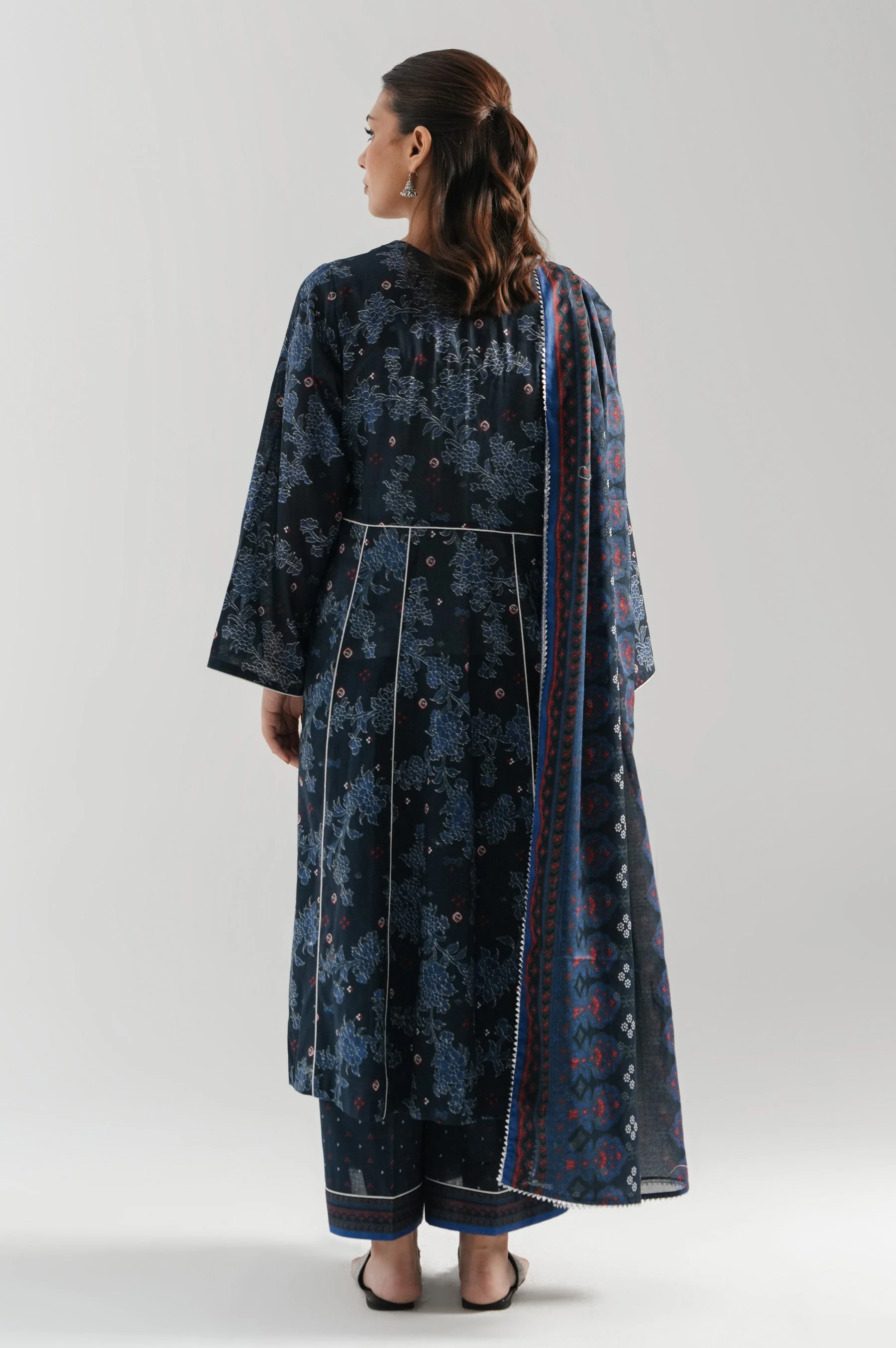 STITCHED PRINTED LAWN 3 PIECE SUIT (FACTORY E-OUTLET) - Image 10