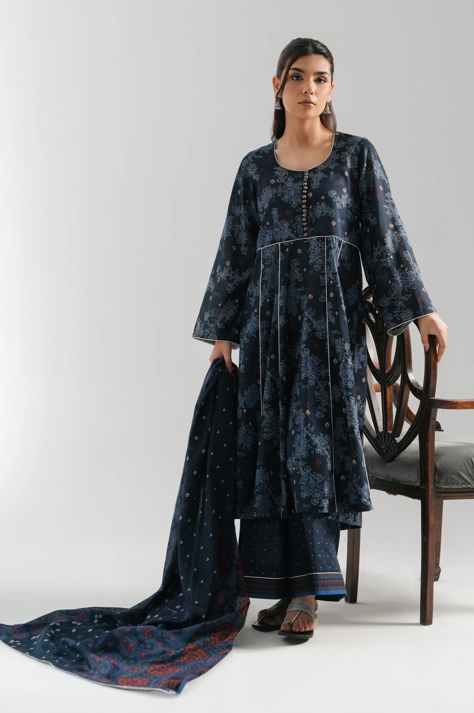 STITCHED PRINTED LAWN 3 PIECE SUIT (FACTORY E-OUTLET) - Image 3