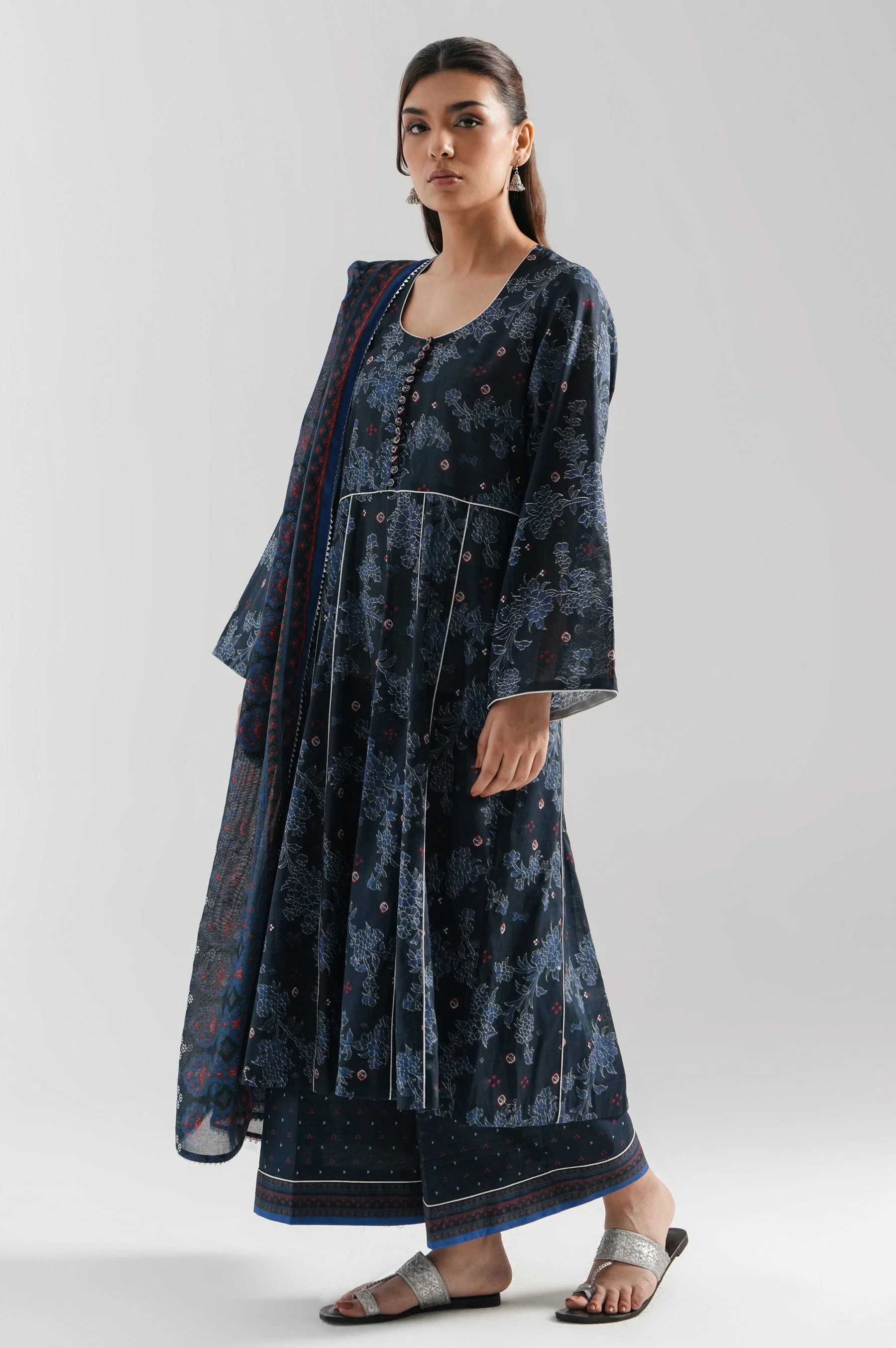 STITCHED PRINTED LAWN 3 PIECE SUIT (FACTORY E-OUTLET) - Image 4