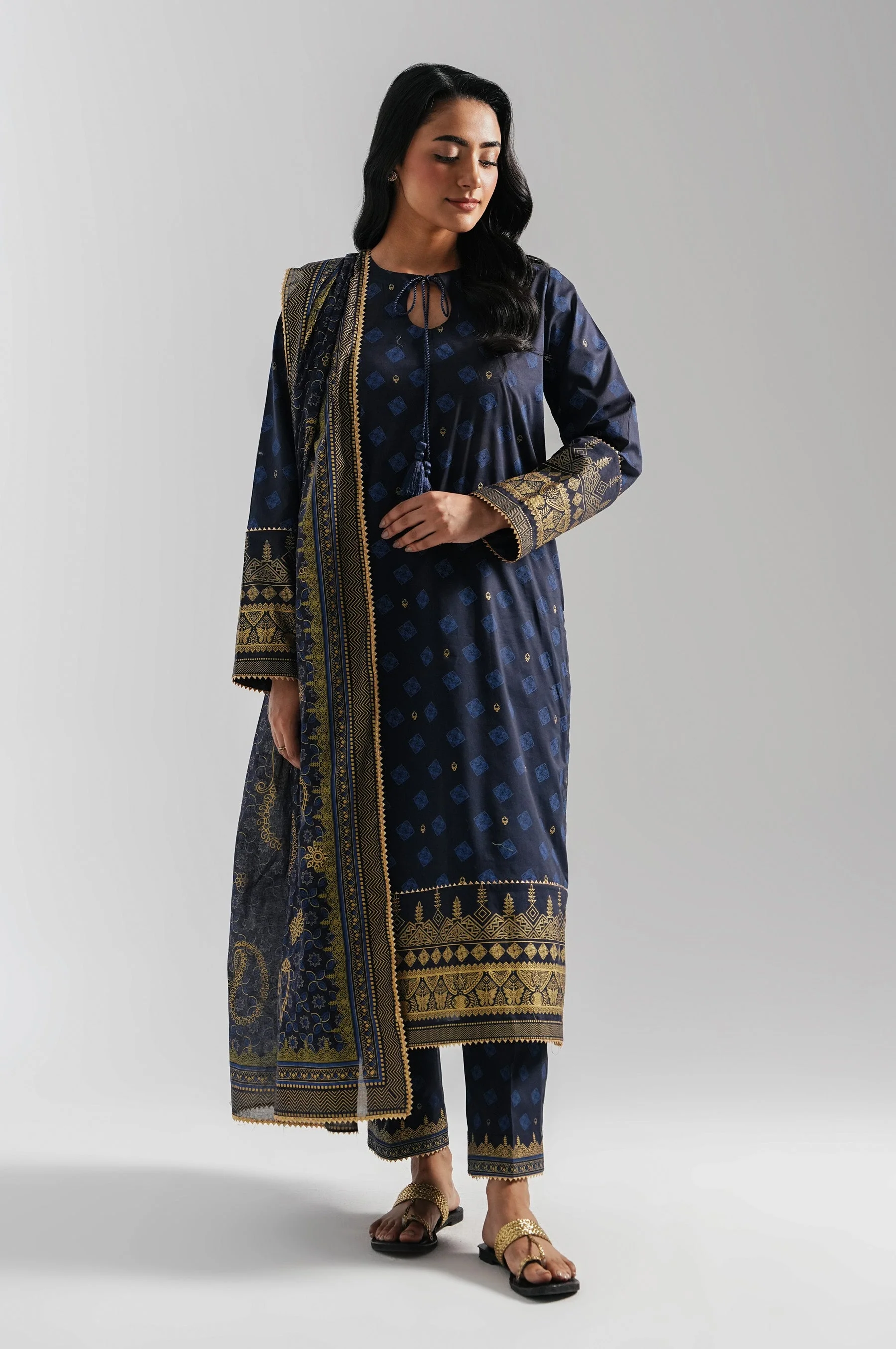 STITCHED EMBROIDERED LAWN SUIT (FACTORY E-OUTLET) - Image 2