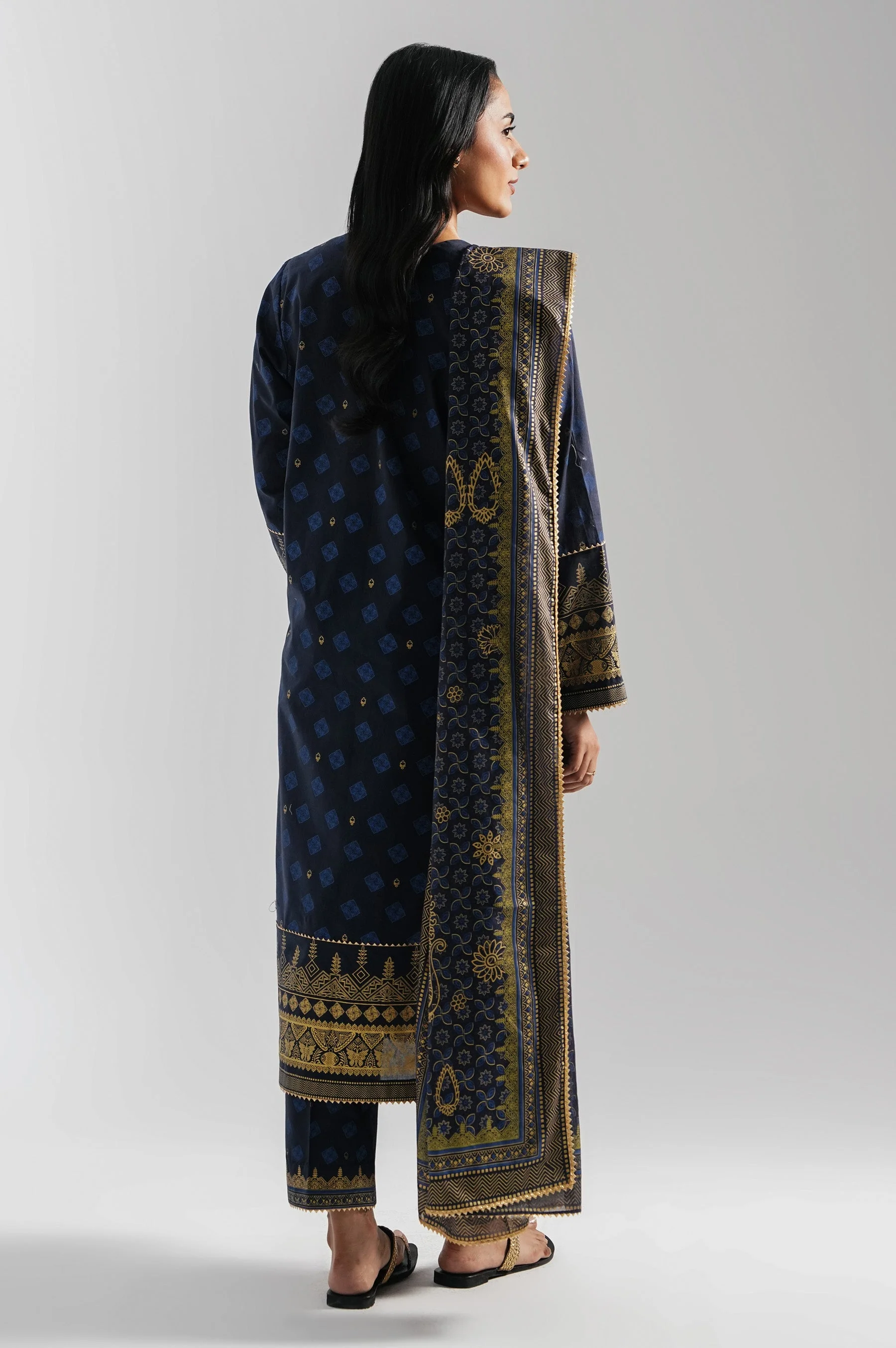 STITCHED EMBROIDERED LAWN SUIT (FACTORY E-OUTLET) - Image 6