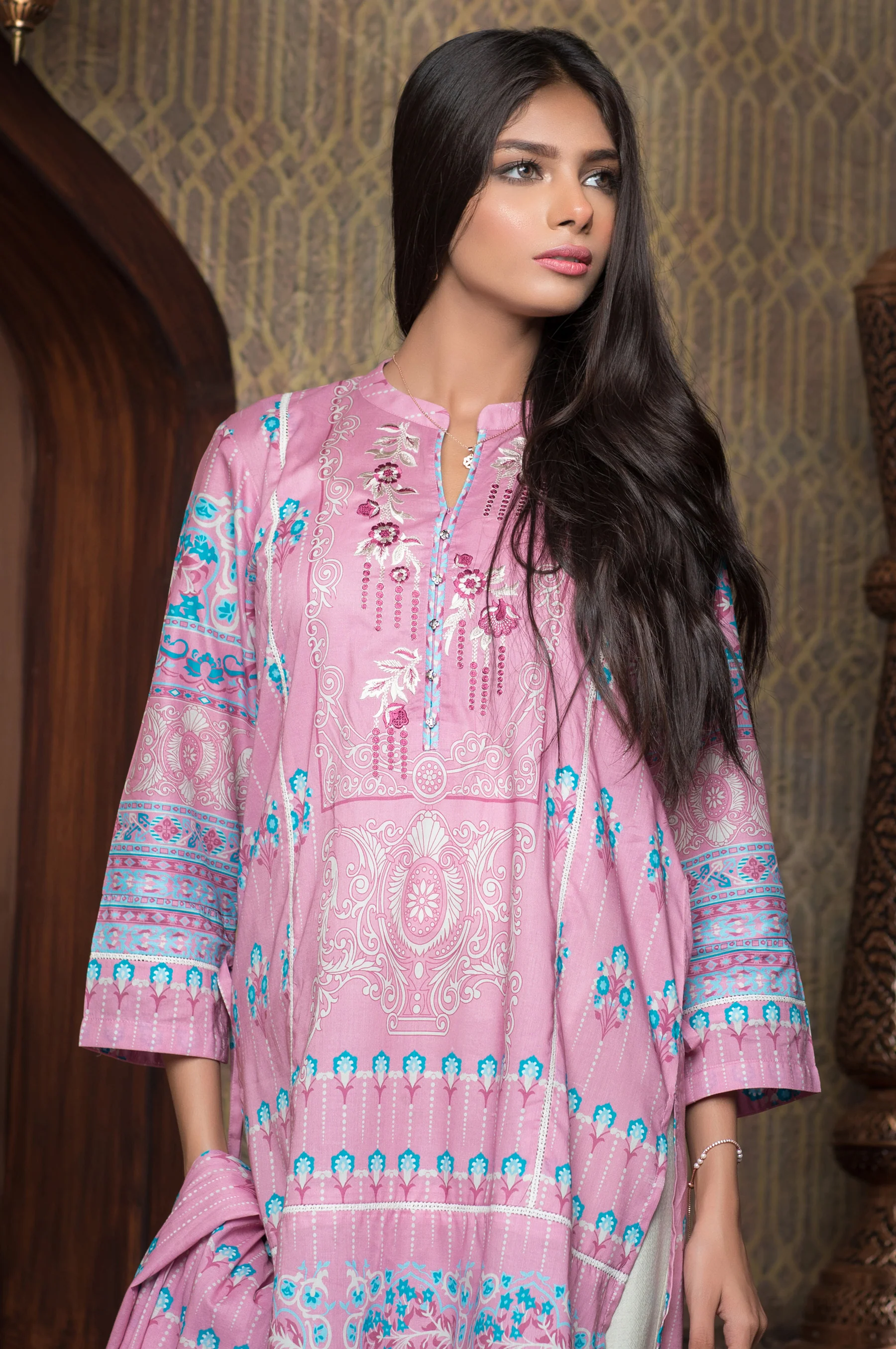 Stitched 3 Piece Printed Doria Lawn Suit - Image 4