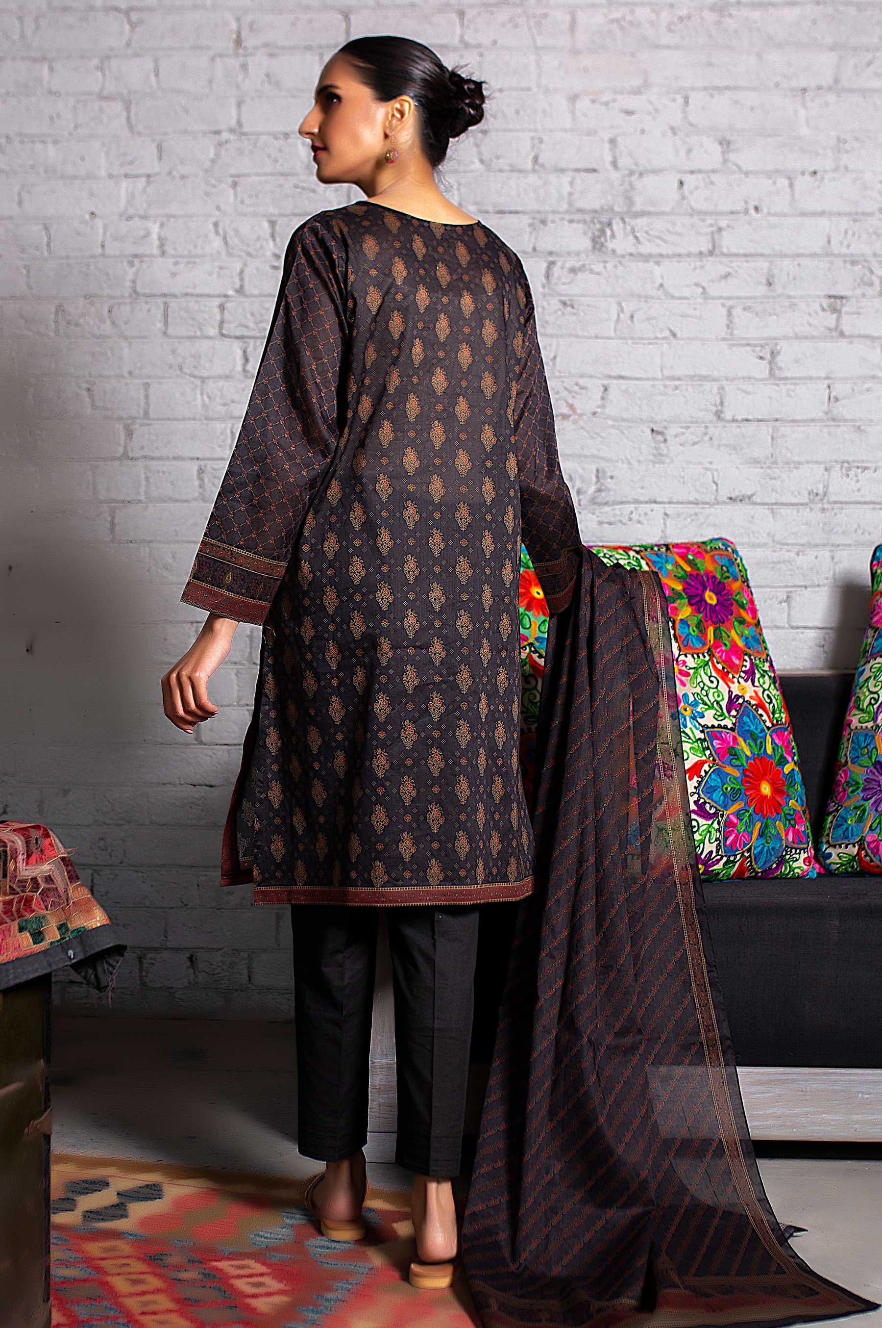 Stitched 3 Piece Printed Doria Lawn Suit with Voile Slub Dupatta - Image 3