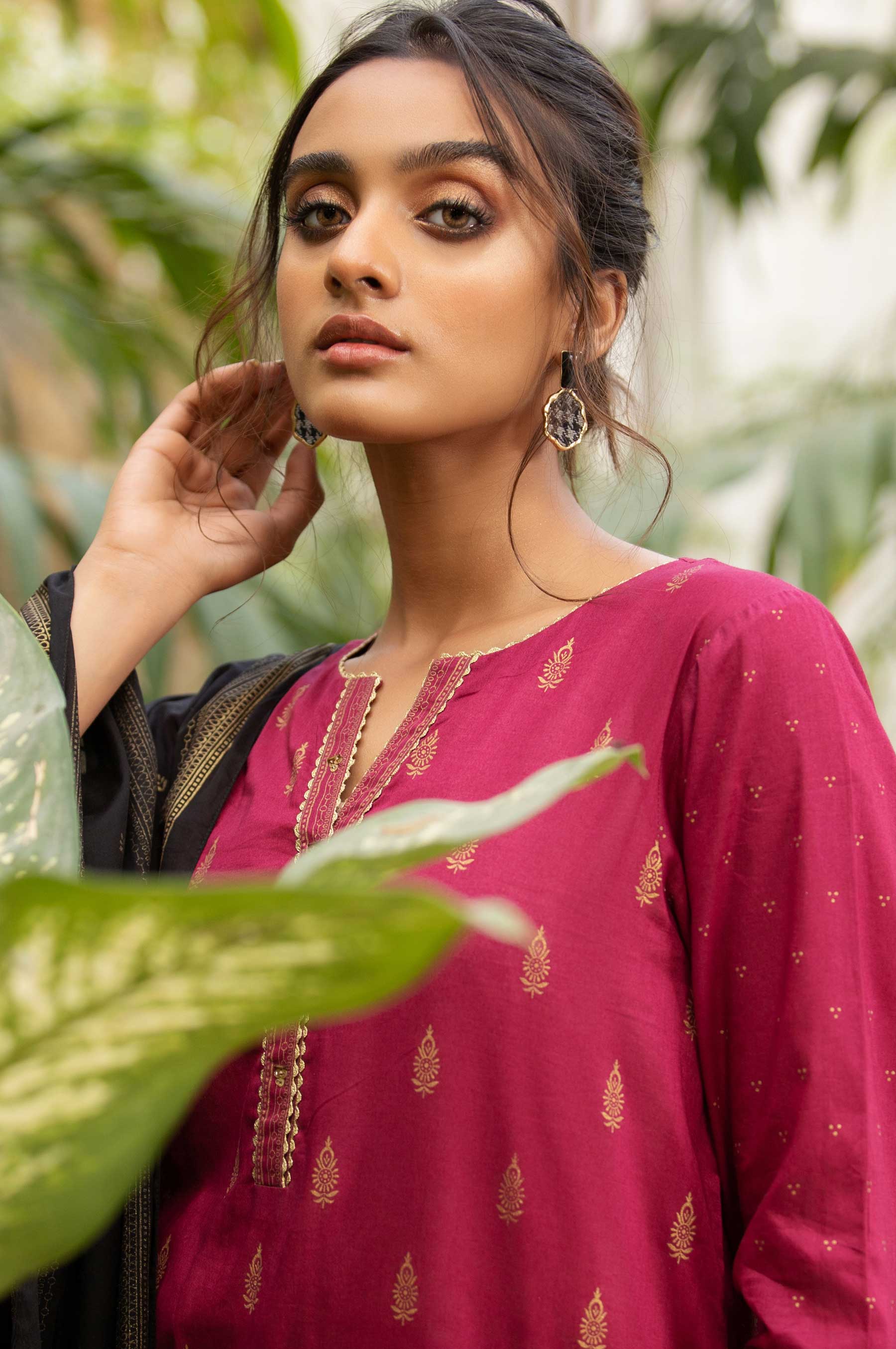 Stitched 3 Piece Printed Gold Paste Lawn Suit - Image 3