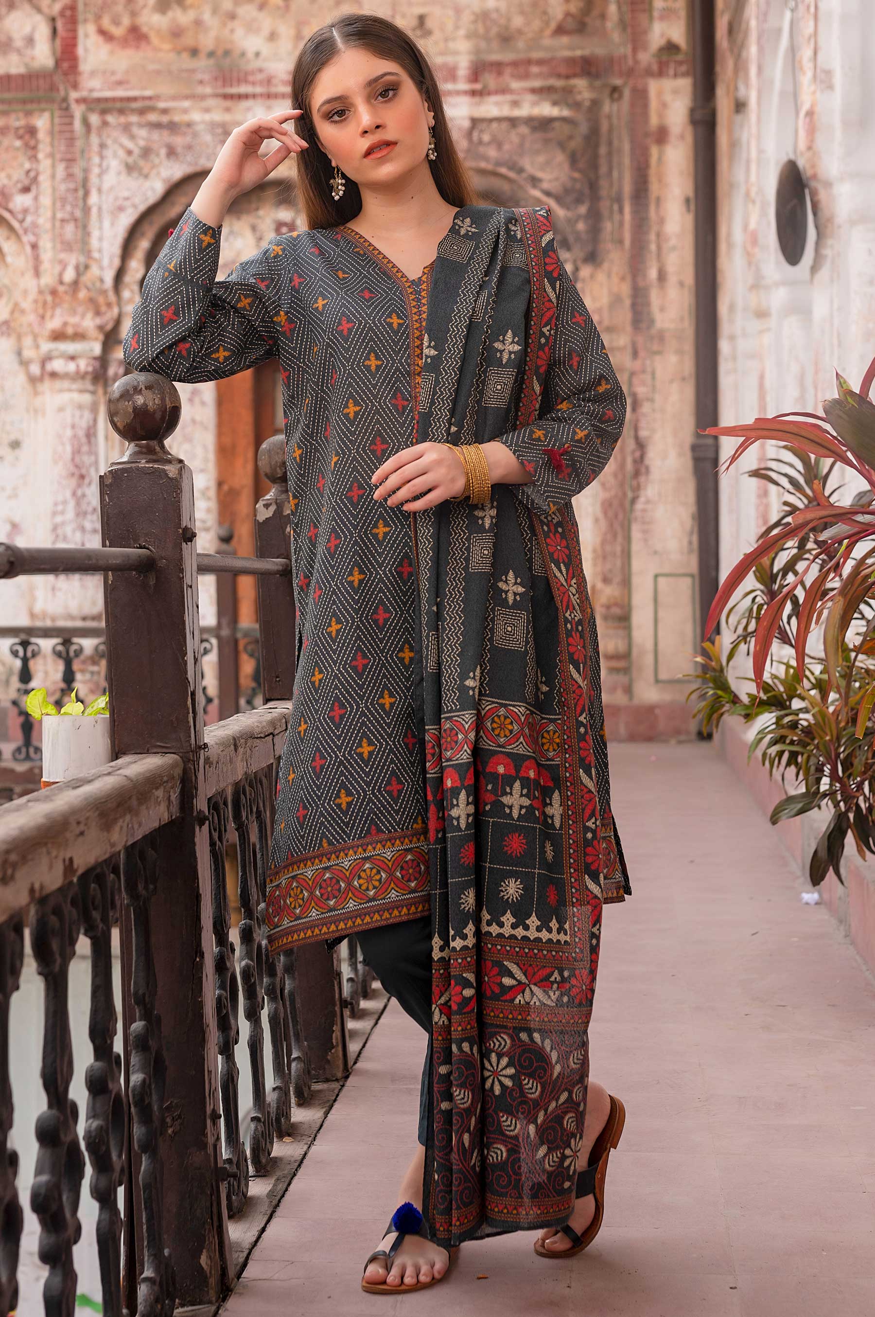 Stitched 3 Piece Printed Karandi Suit - Image 3