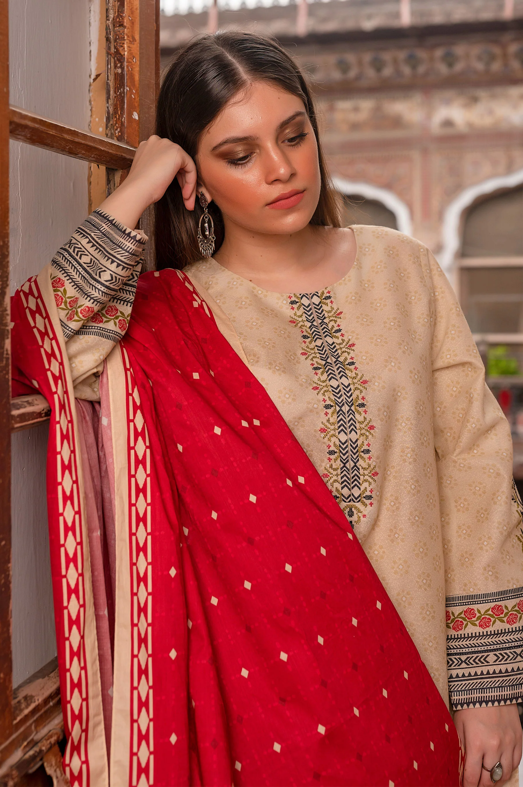 Stitched 3 Piece Printed Karandi Suit - Image 3