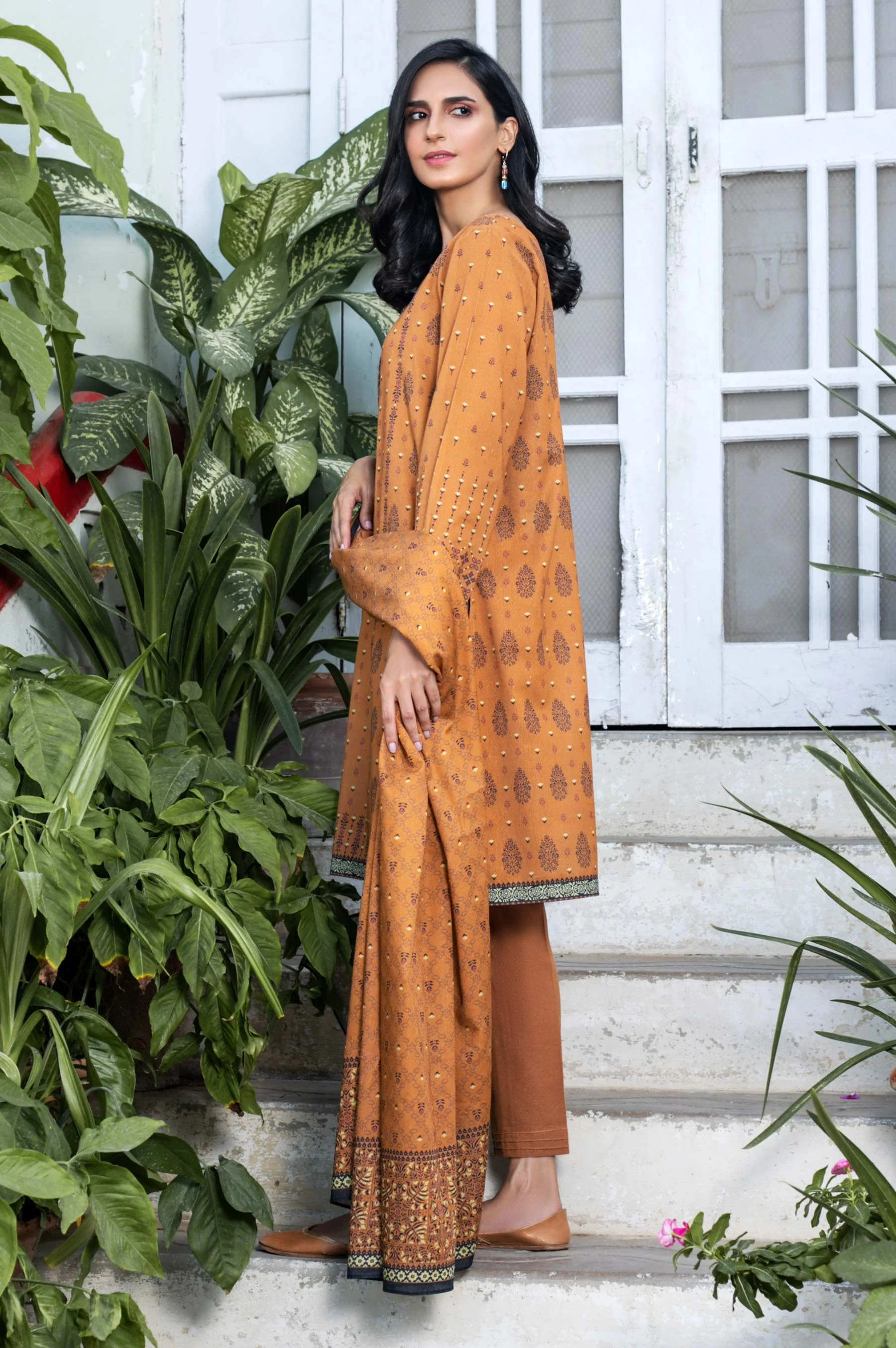 Stitched 3 Piece Printed Karandi Suit - Image 2