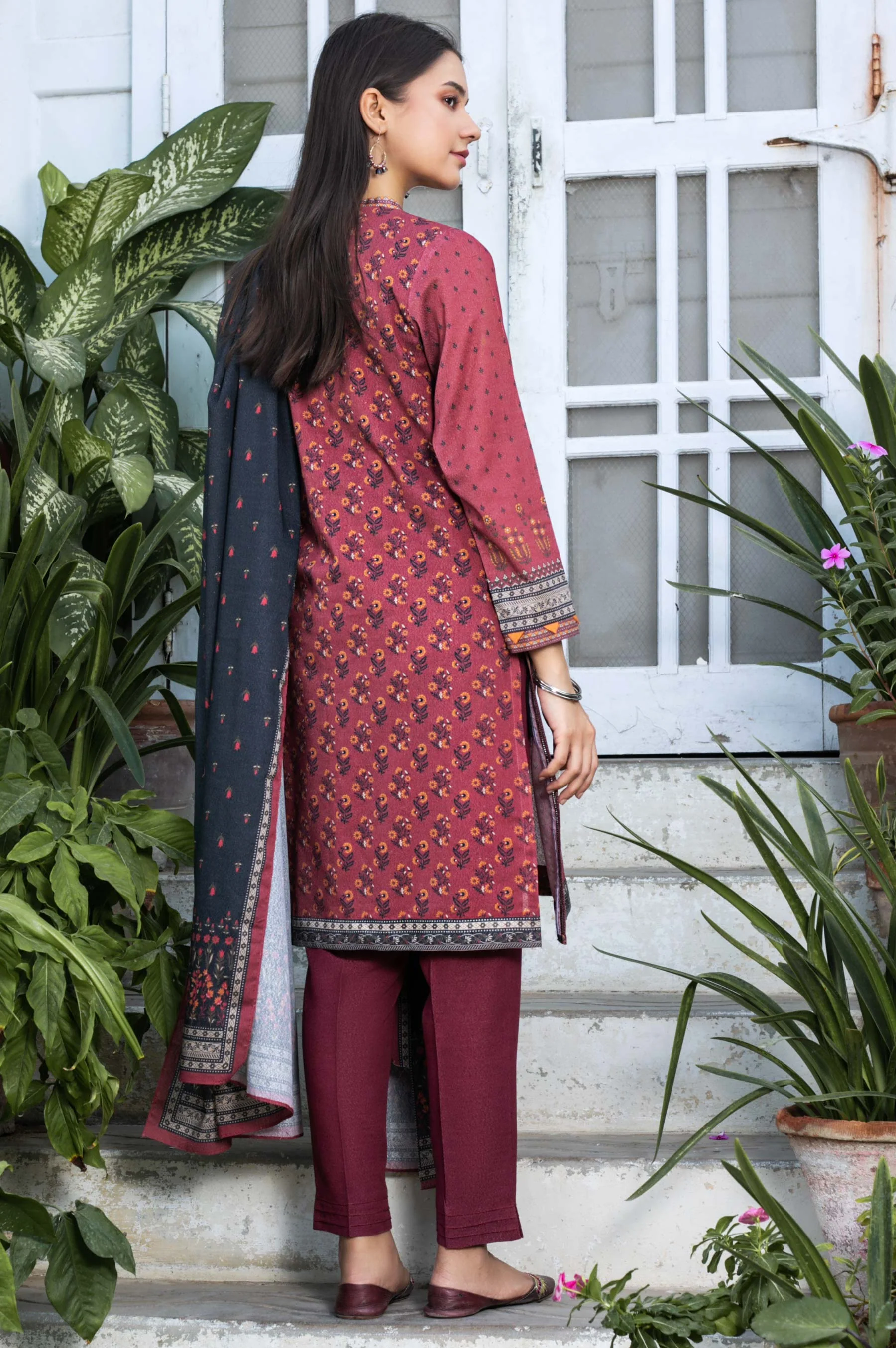 Stitched 3 Piece Printed Karandi Suit - Image 2