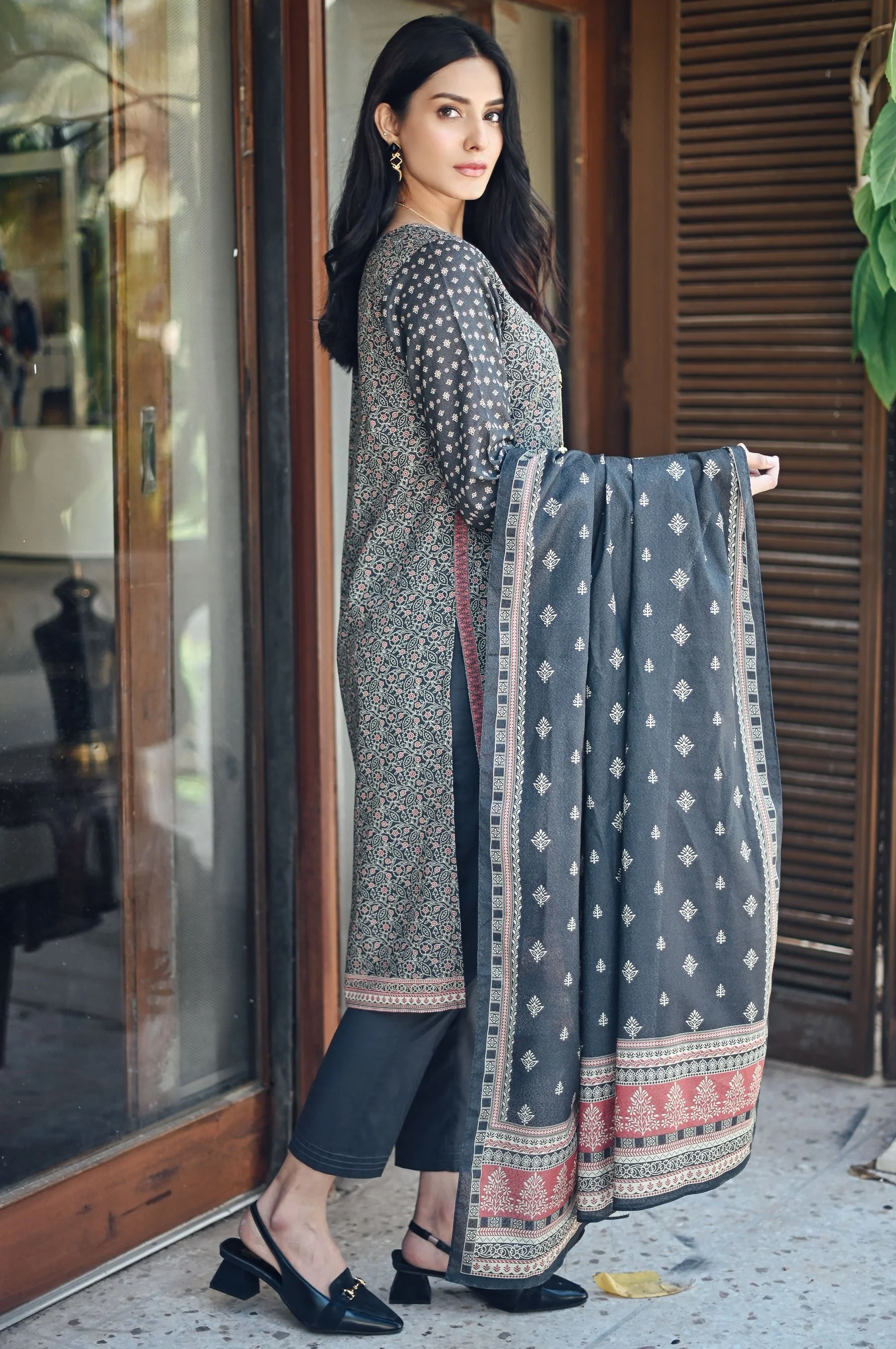 Stitched 3 Piece Printed Karandi Suit - Image 3