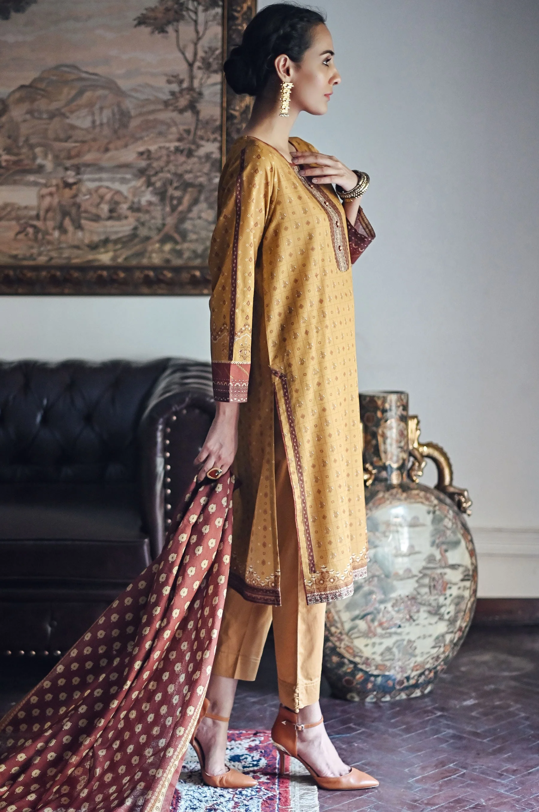 Stitched 3 Piece Printed Karandi Suit - Image 5