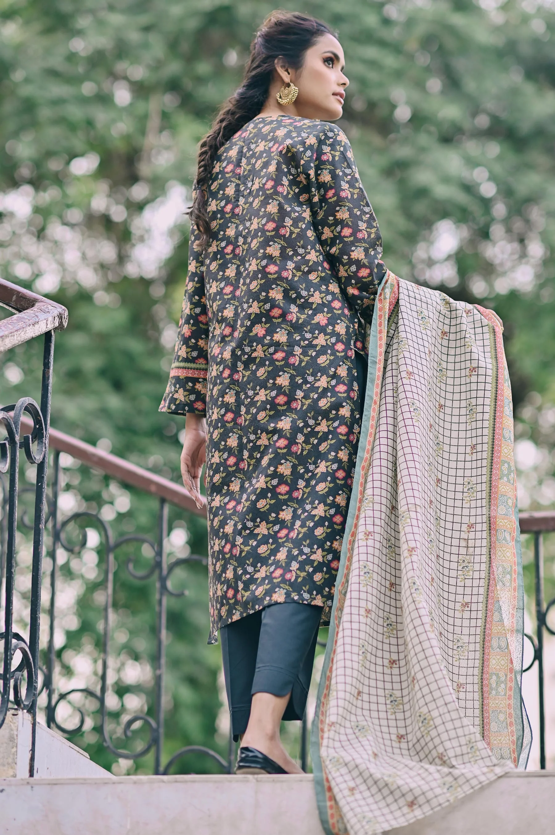 Stitched 3 Piece Printed Karandi Suit - Image 2