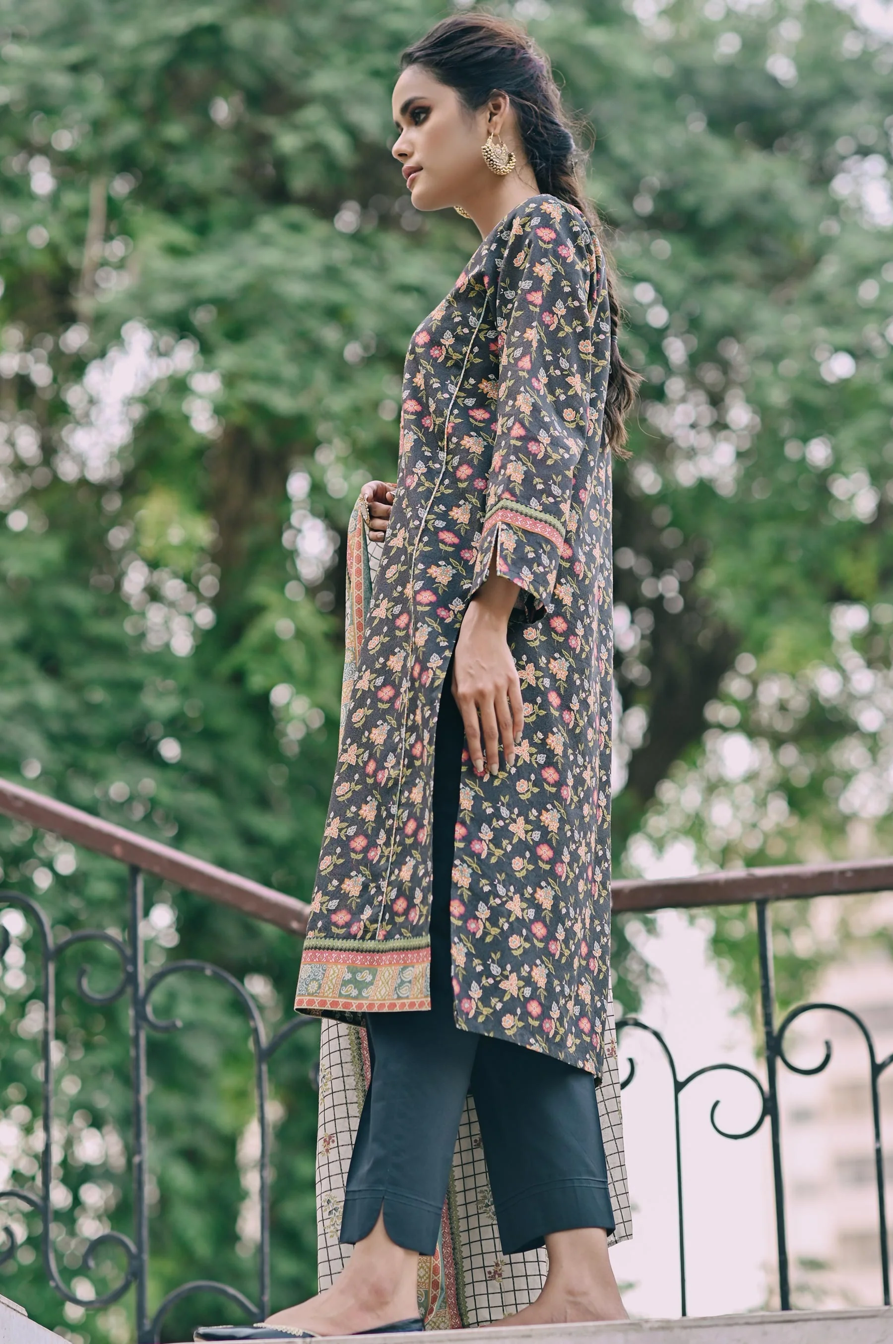 Stitched 3 Piece Printed Karandi Suit - Image 3