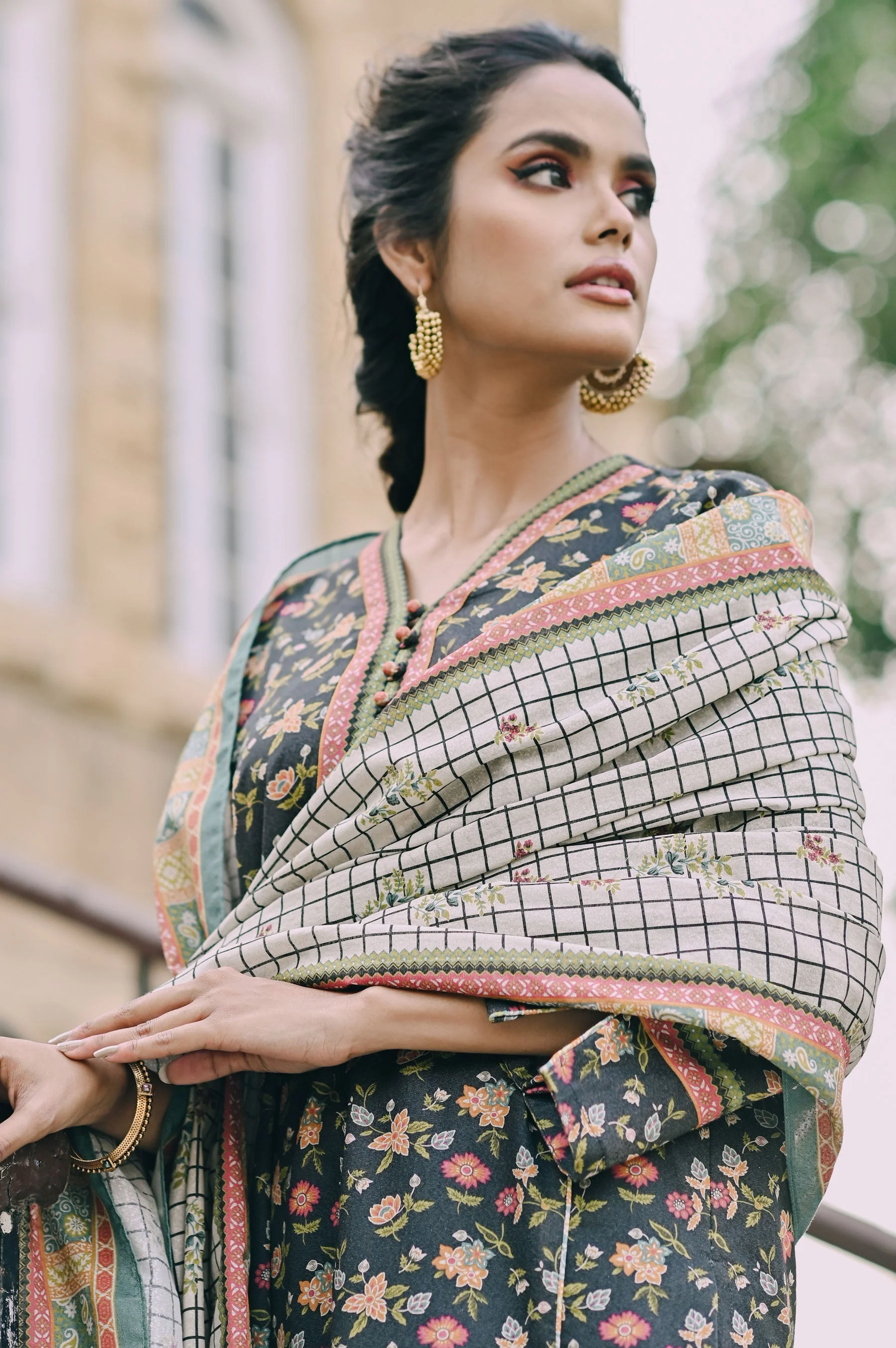 Stitched 3 Piece Printed Karandi Suit - Image 4