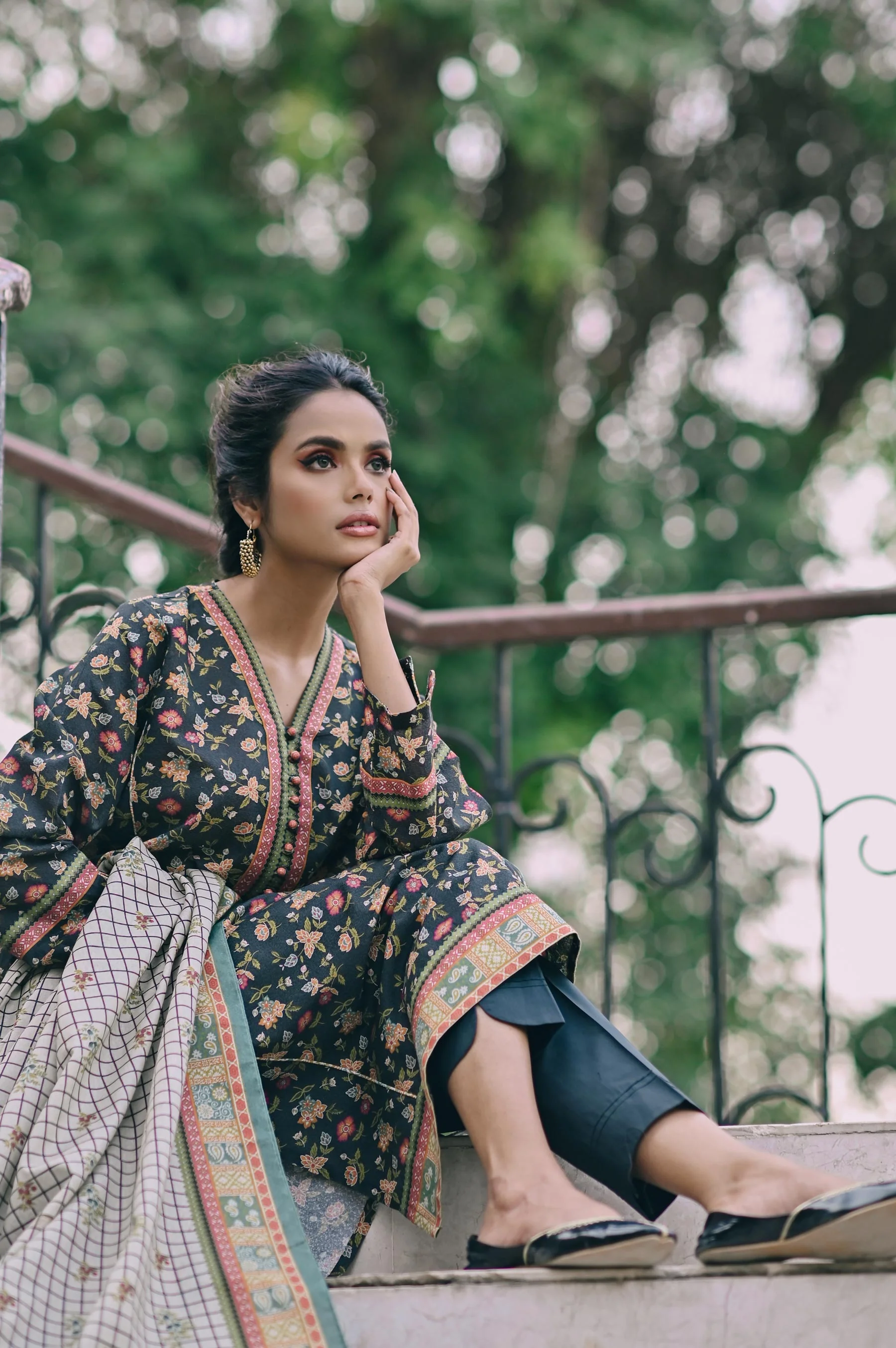 Stitched 3 Piece Printed Karandi Suit - Image 5