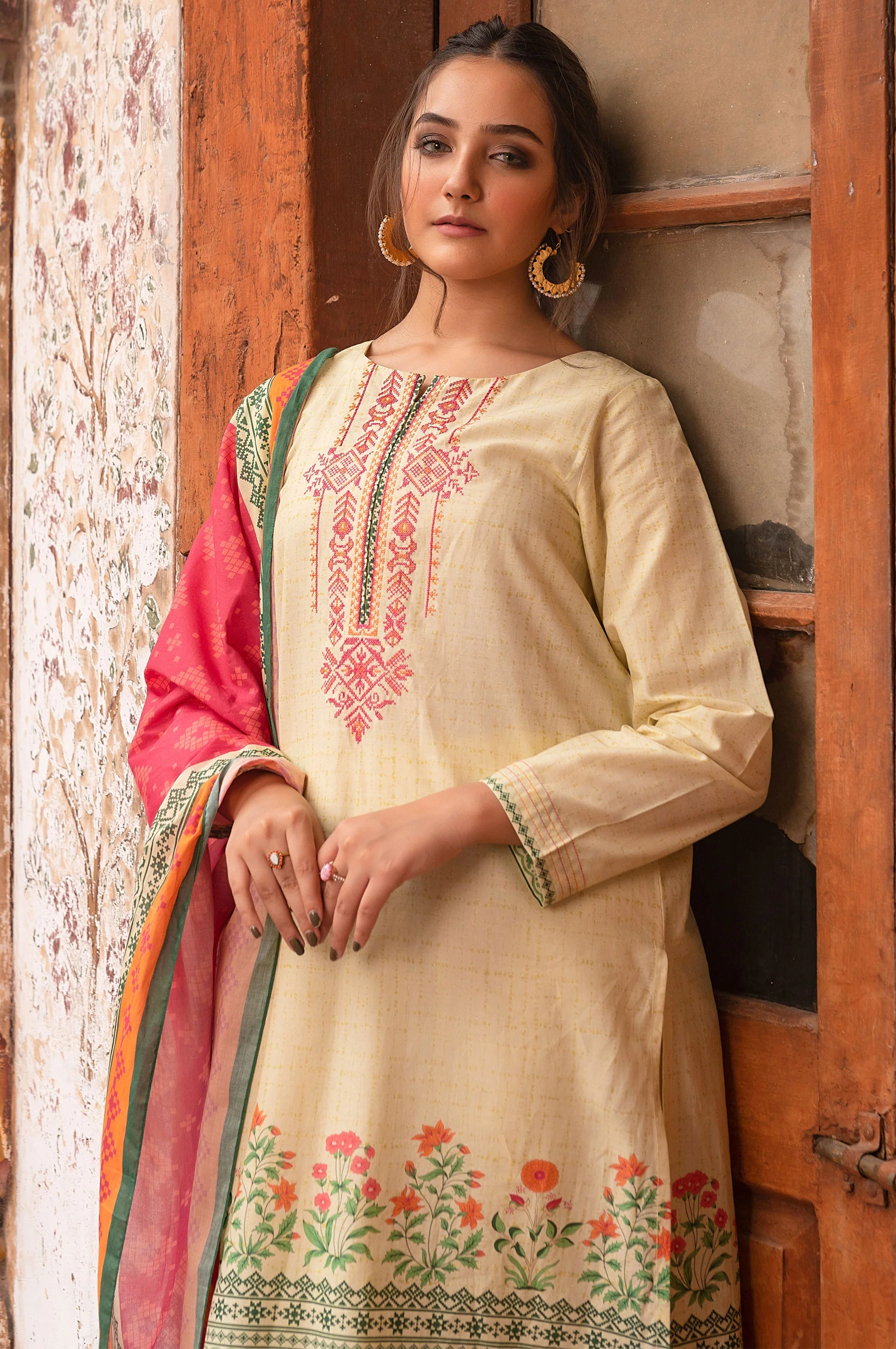 Stitched 3 Piece Printed Khaddar Suit - Image 3