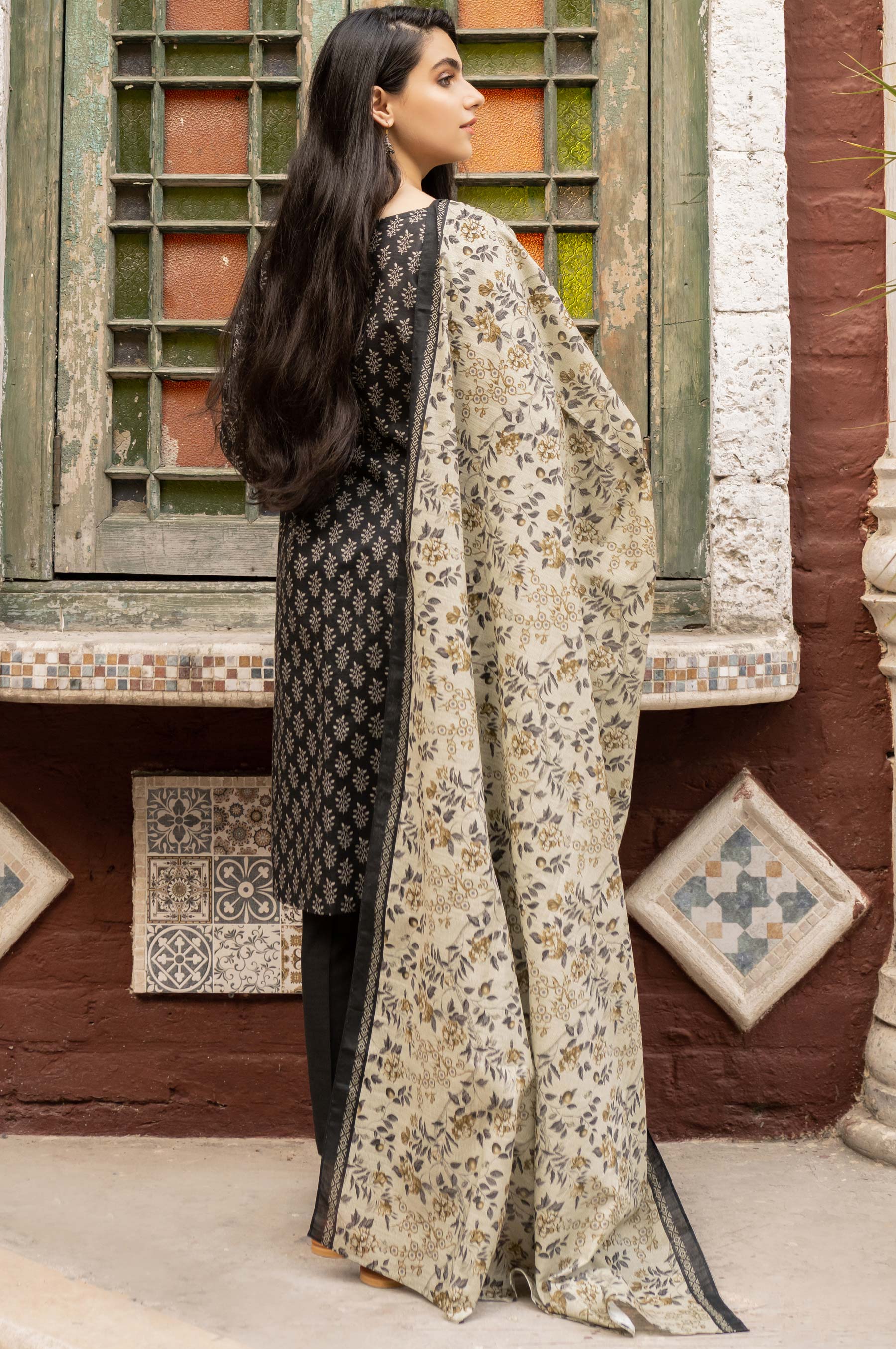Stitched 3 Piece Printed Khaddar Suit - Image 2