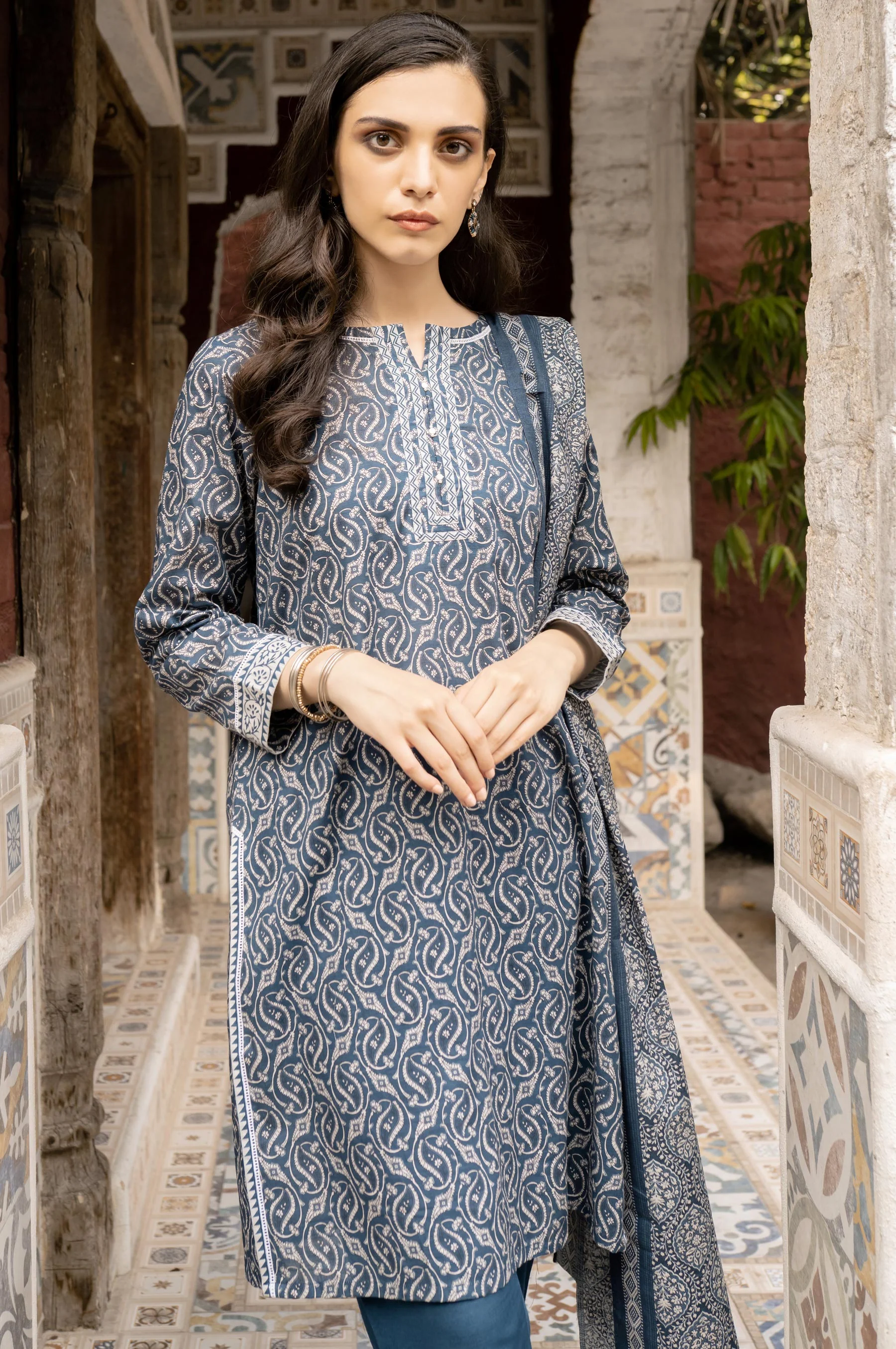Stitched 3 Piece Printed Khaddar Suit - Image 3