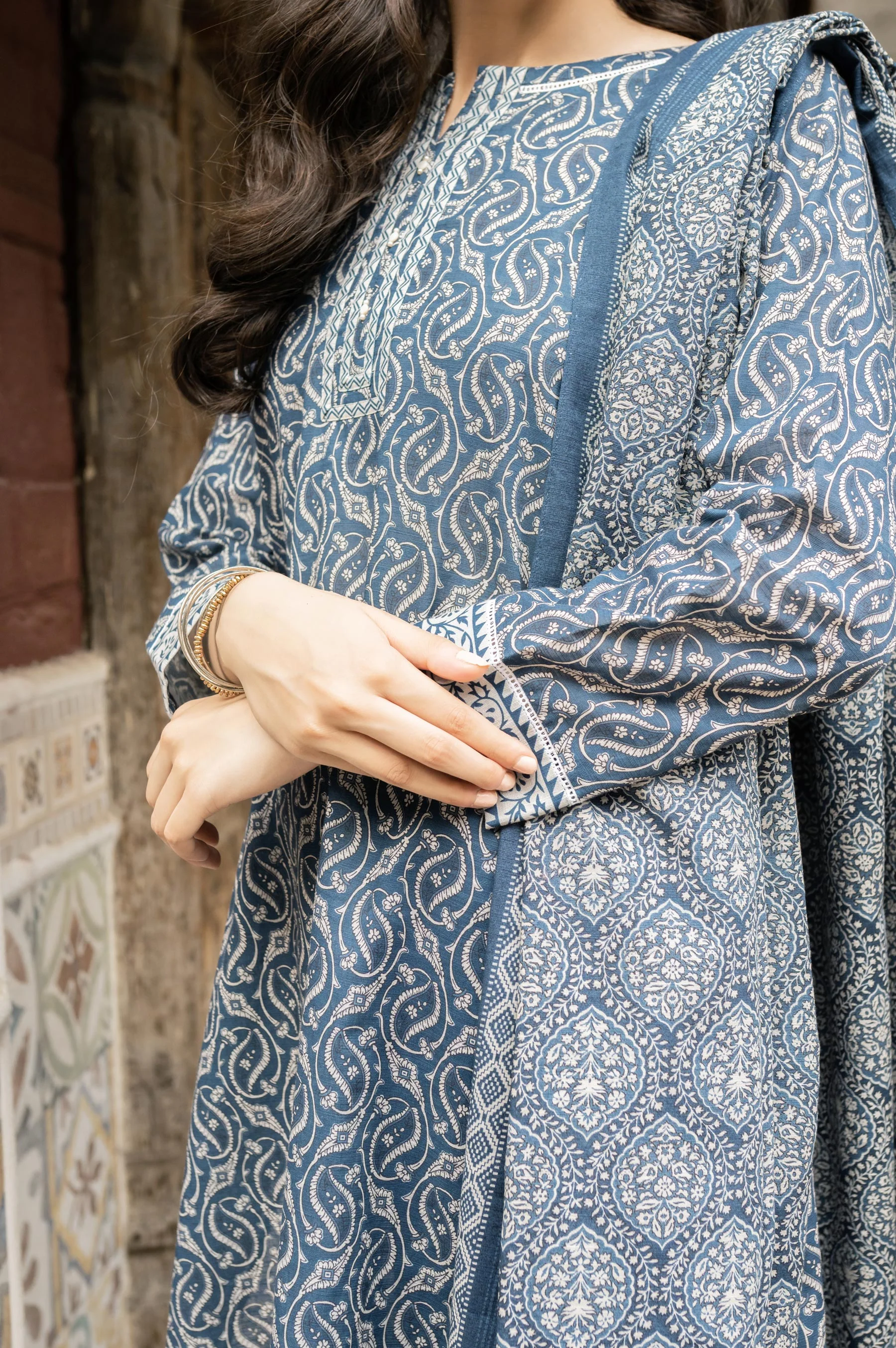 Stitched 3 Piece Printed Khaddar Suit - Image 4