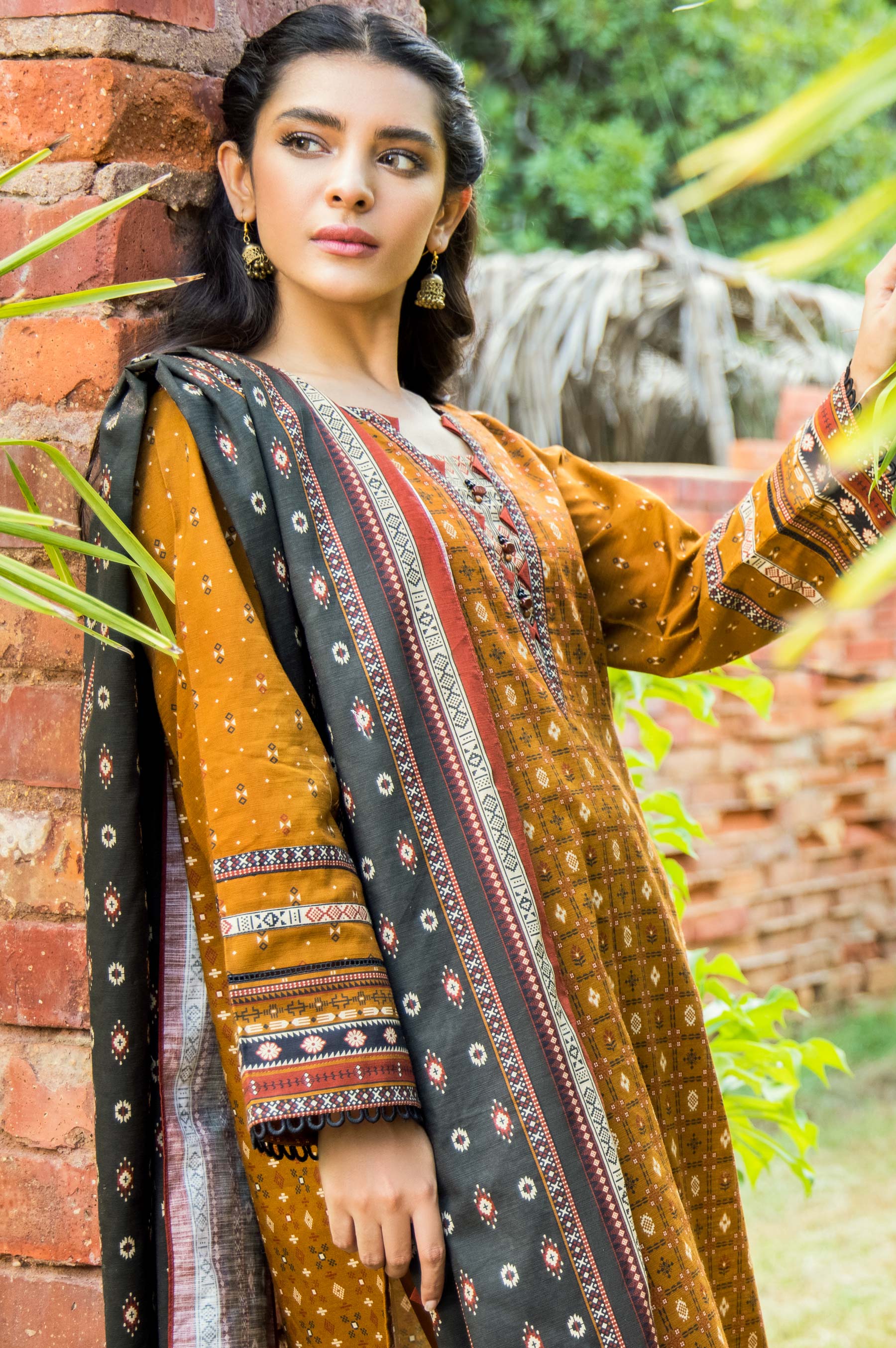Stitched 3 Piece Printed Khaddar Suit - Image 3
