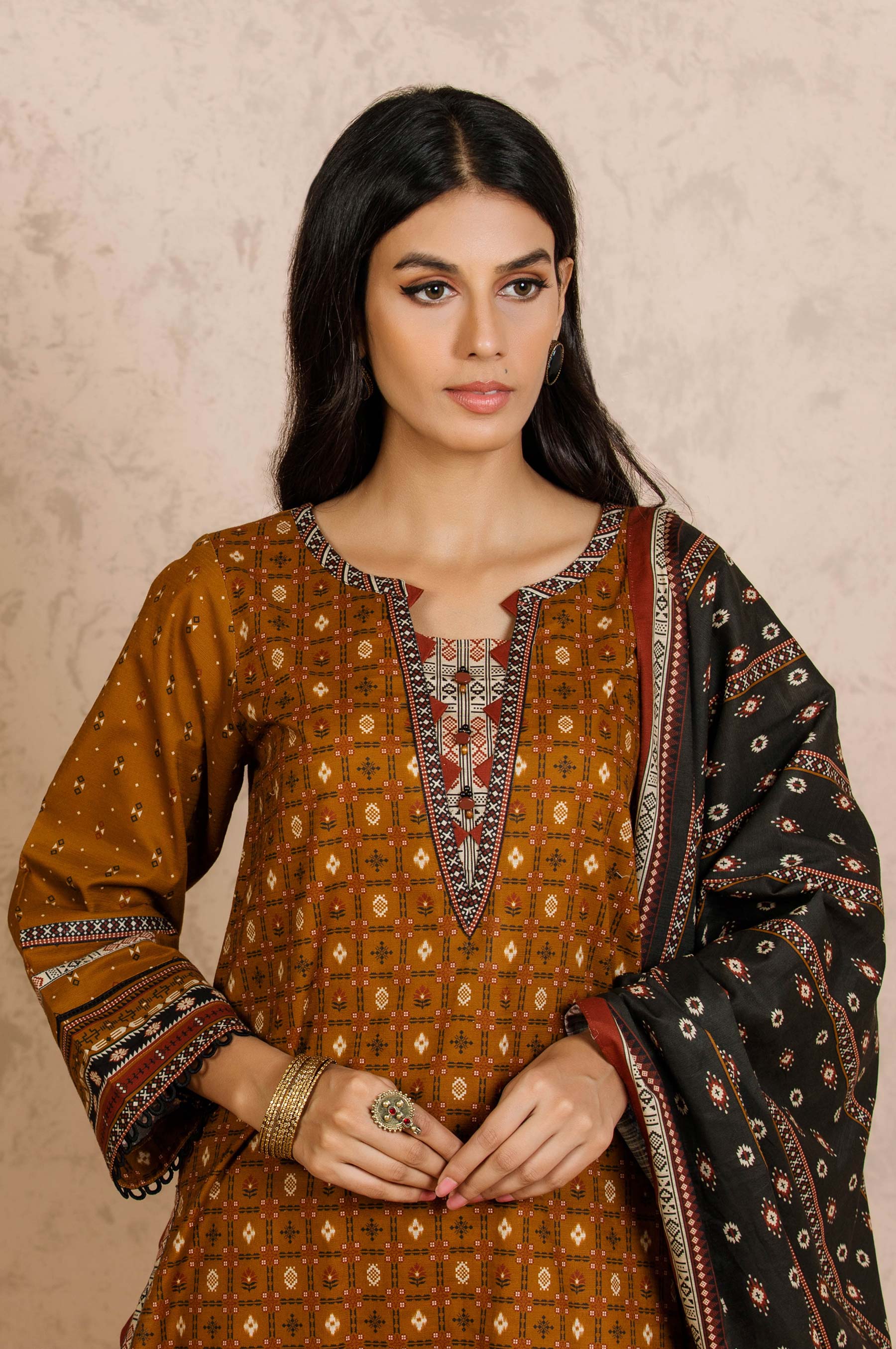 Stitched 3 Piece Printed Khaddar Suit - Image 6