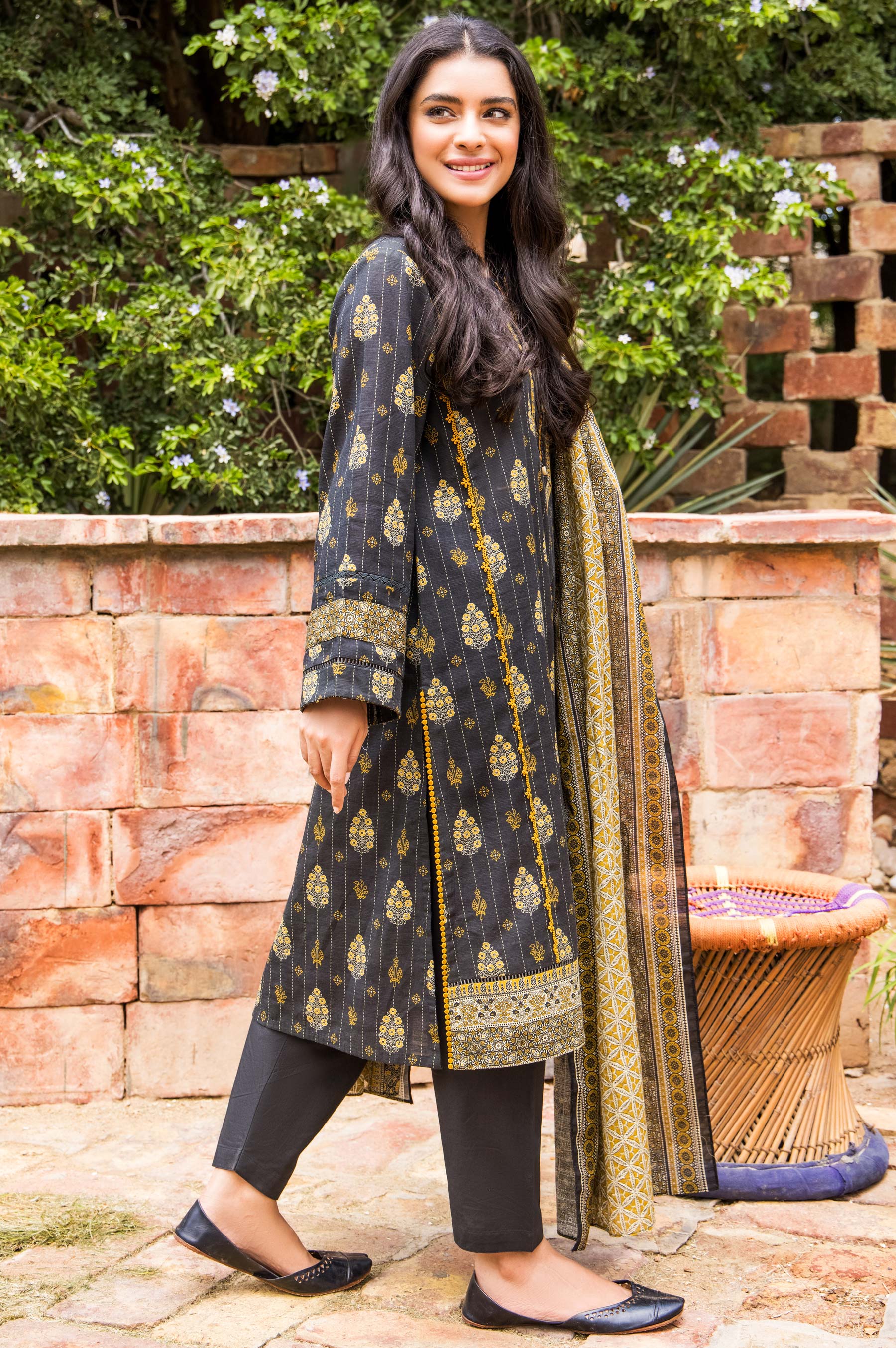 Stitched 3 Piece Printed Khaddar Suit - Image 3