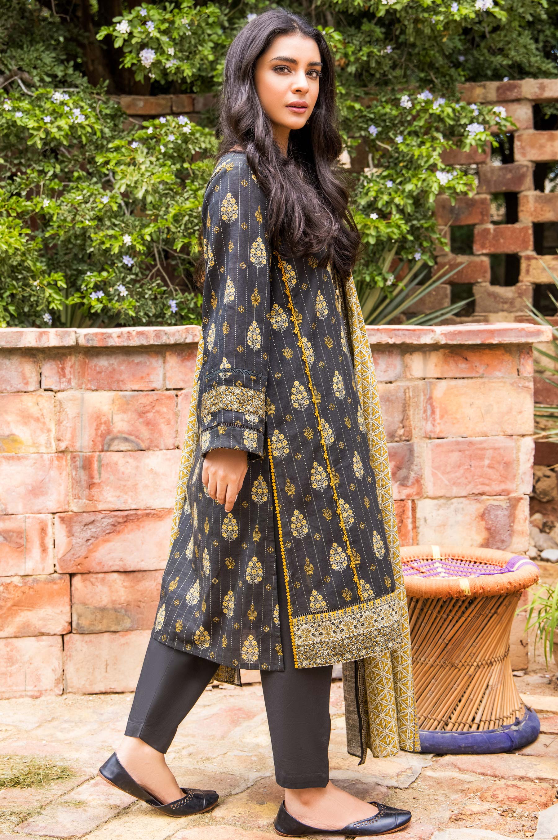 Stitched 3 Piece Printed Khaddar Suit - Image 4