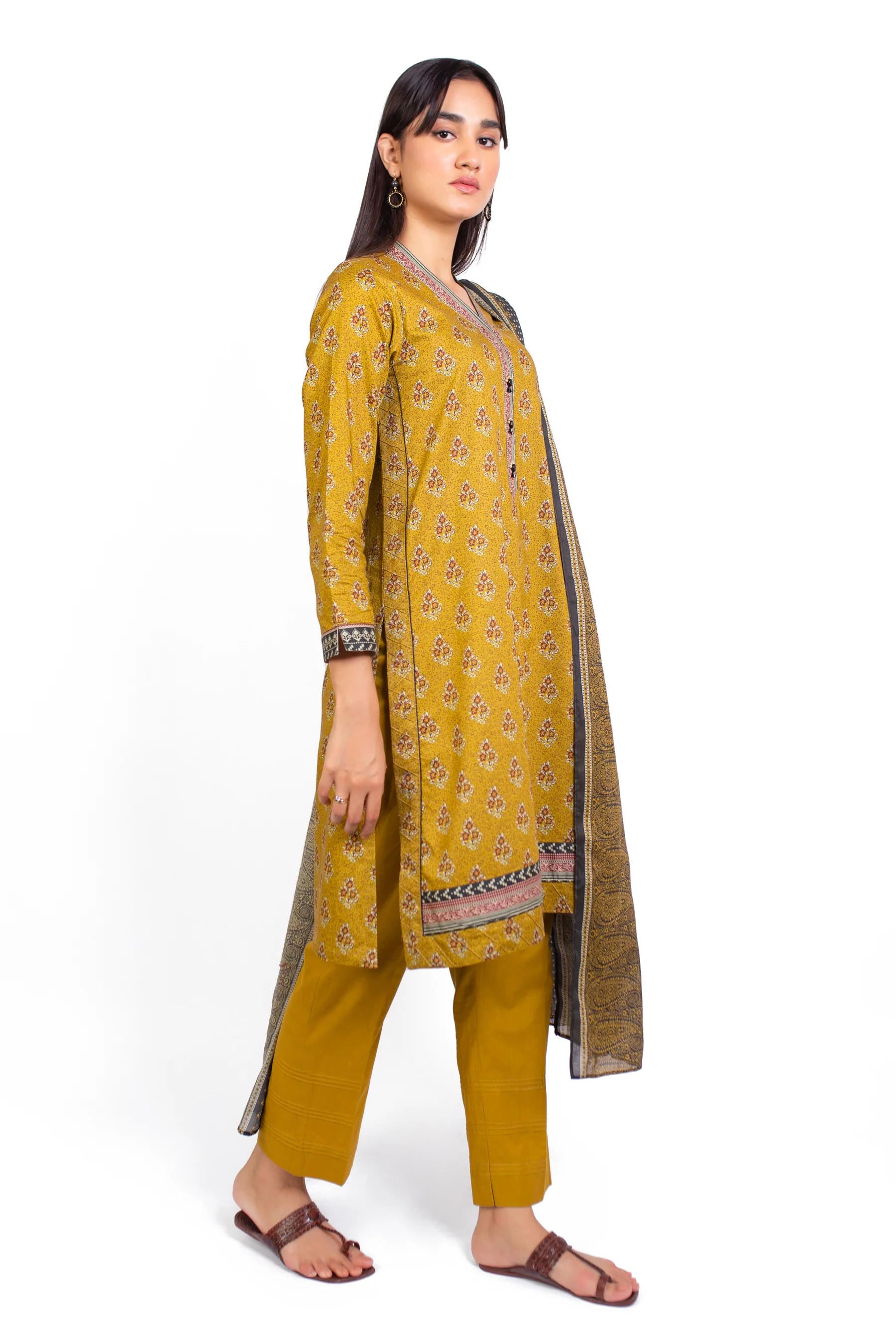 Stitched 3 Piece Printed Khaddar Suit - Image 4