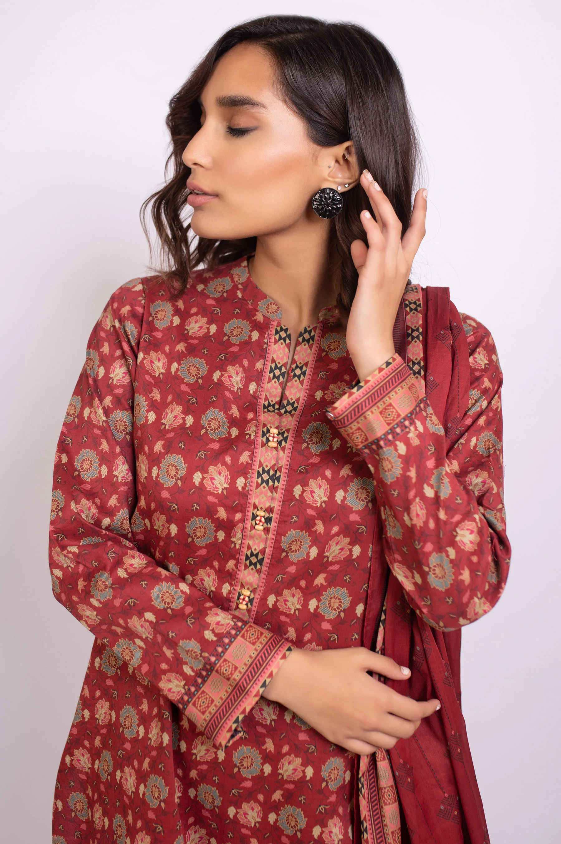 Stitched 3 Piece Printed Khaddar Suit - Image 3