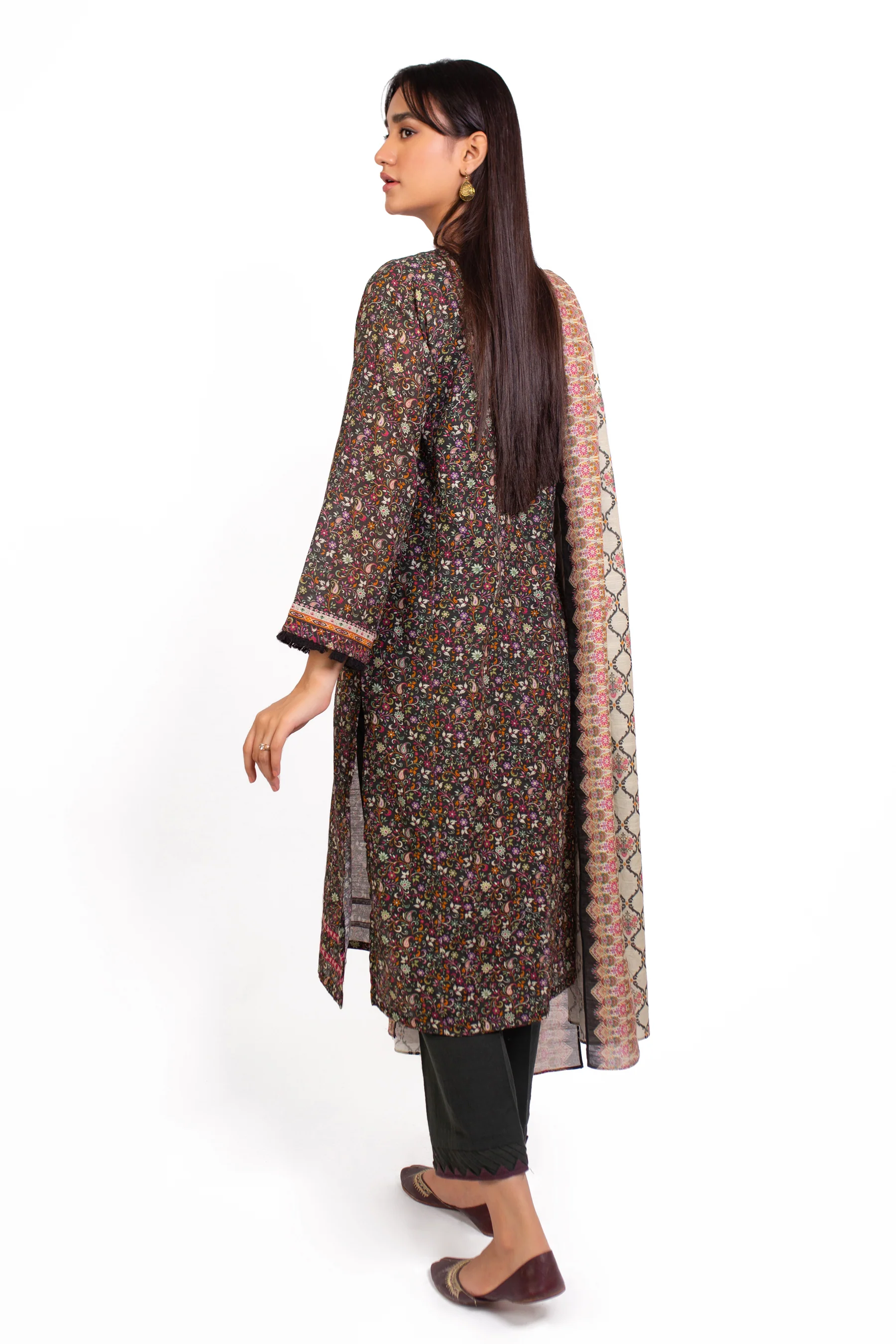 Stitched 3 Piece Printed Khaddar Suit - Image 3