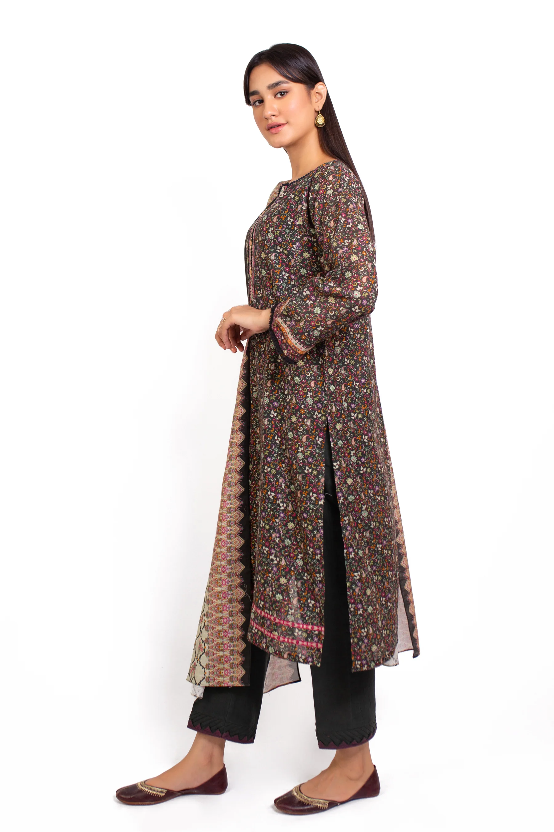 Stitched 3 Piece Printed Khaddar Suit - Image 4