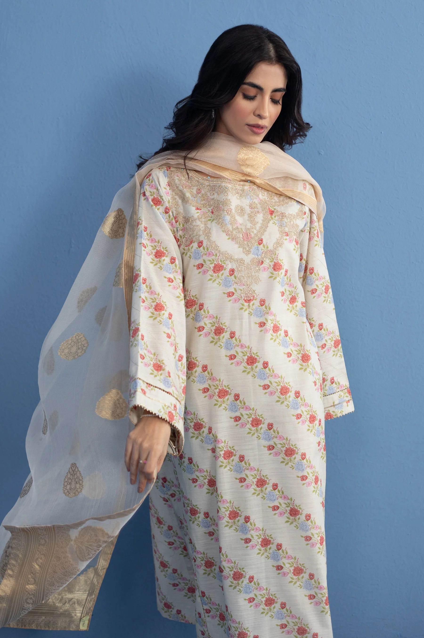 Stitched 3 Piece Printed Khaddar Suit - Image 3