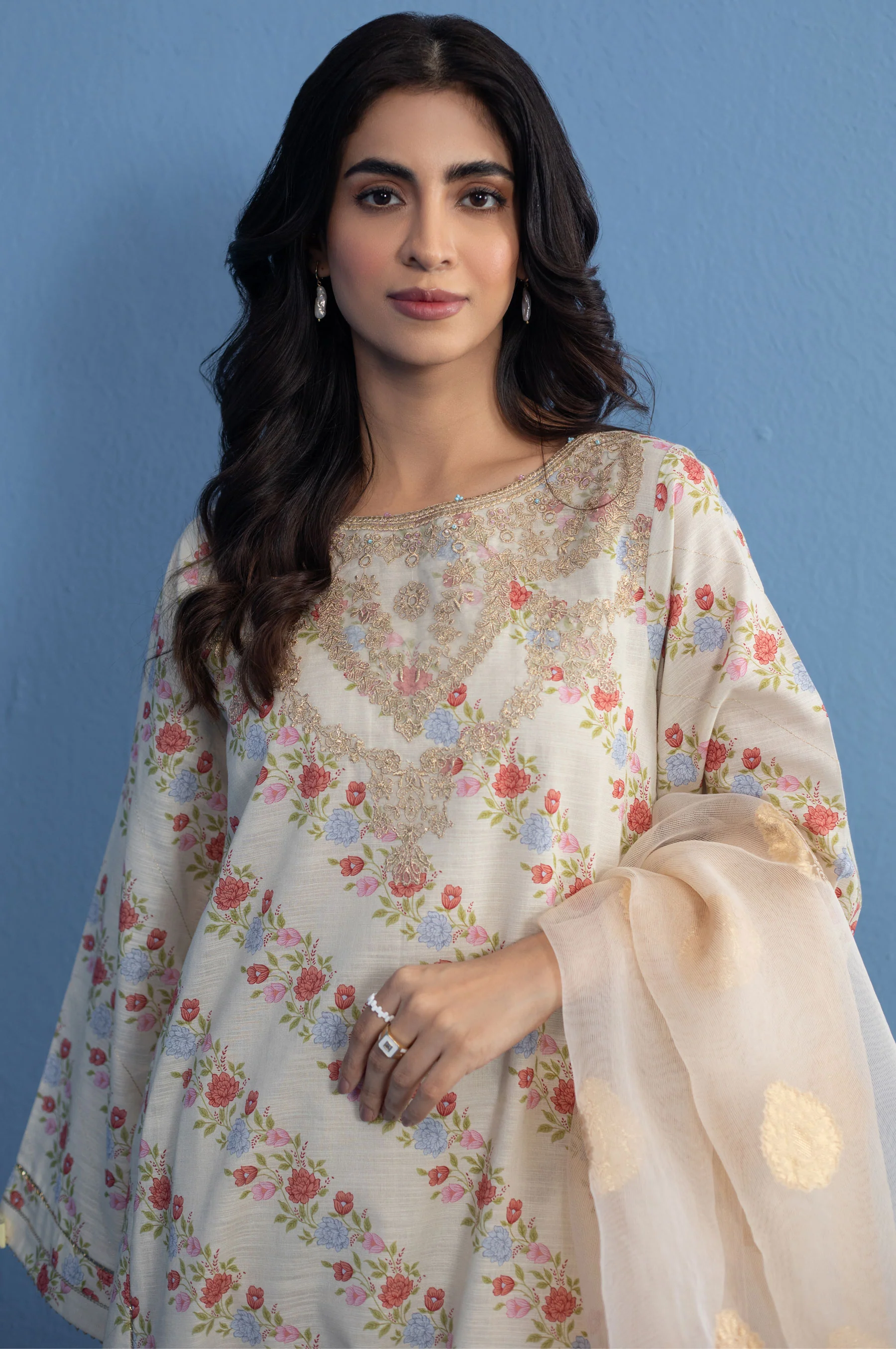 Stitched 3 Piece Printed Khaddar Suit - Image 4