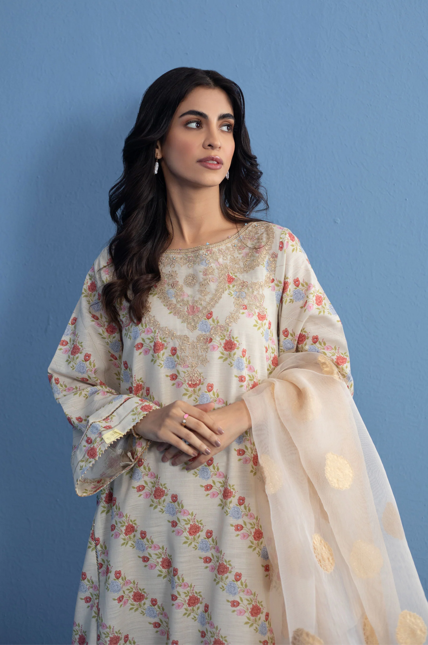 Stitched 3 Piece Printed Khaddar Suit - Image 5