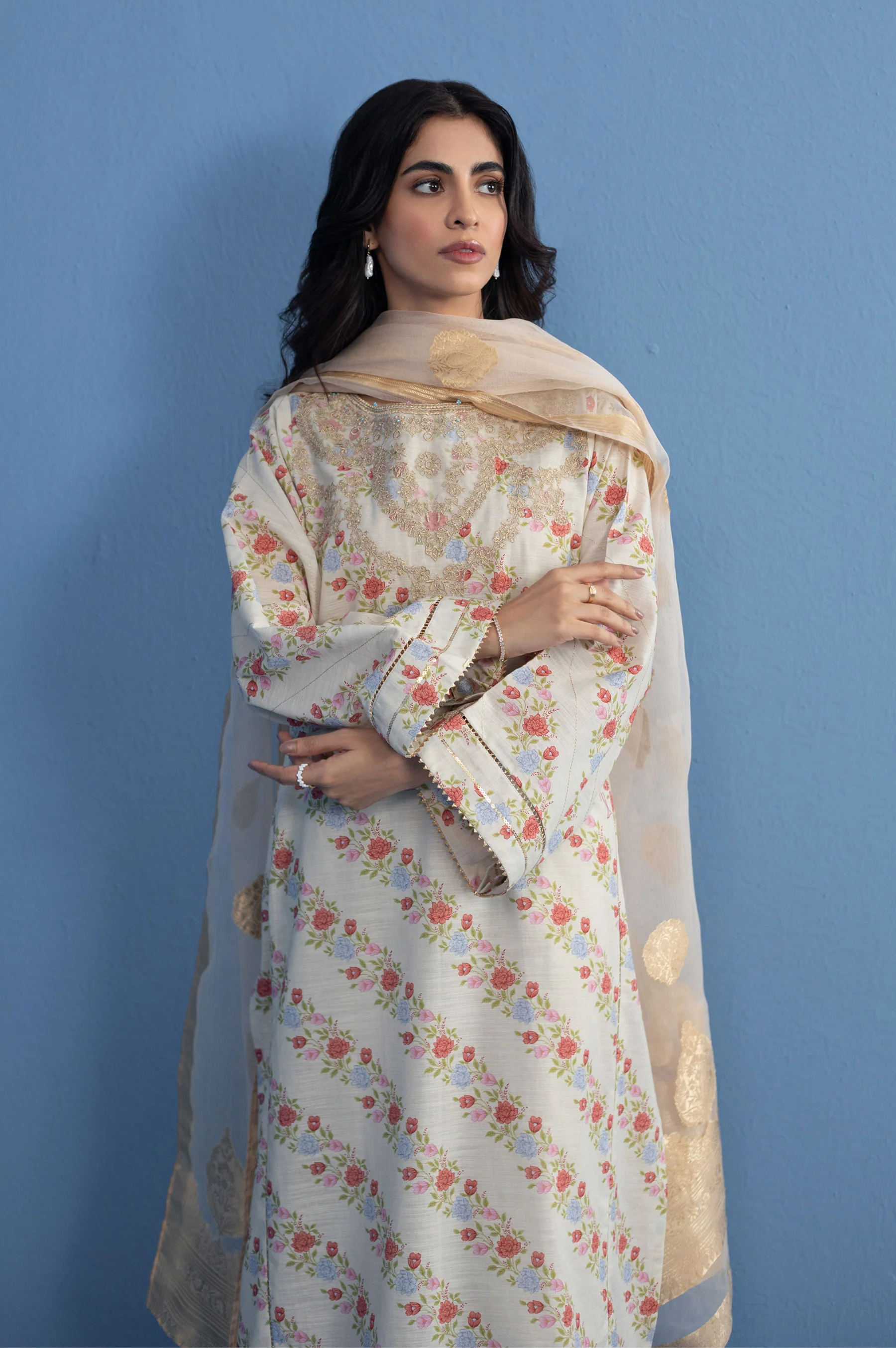 Stitched 3 Piece Printed Khaddar Suit - Image 6