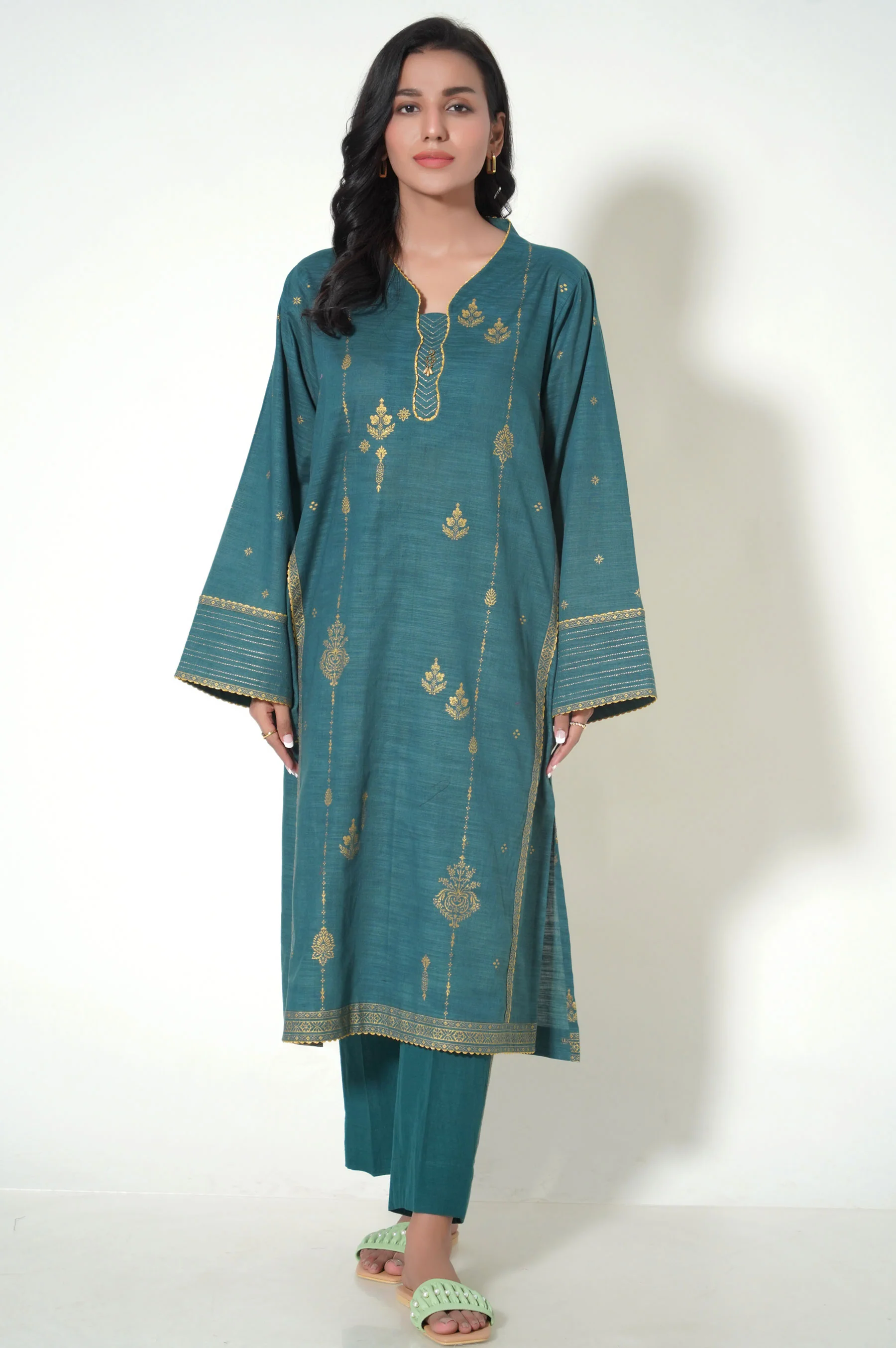 Stitched 3 Piece Printed Khaddar Suit - Image 3
