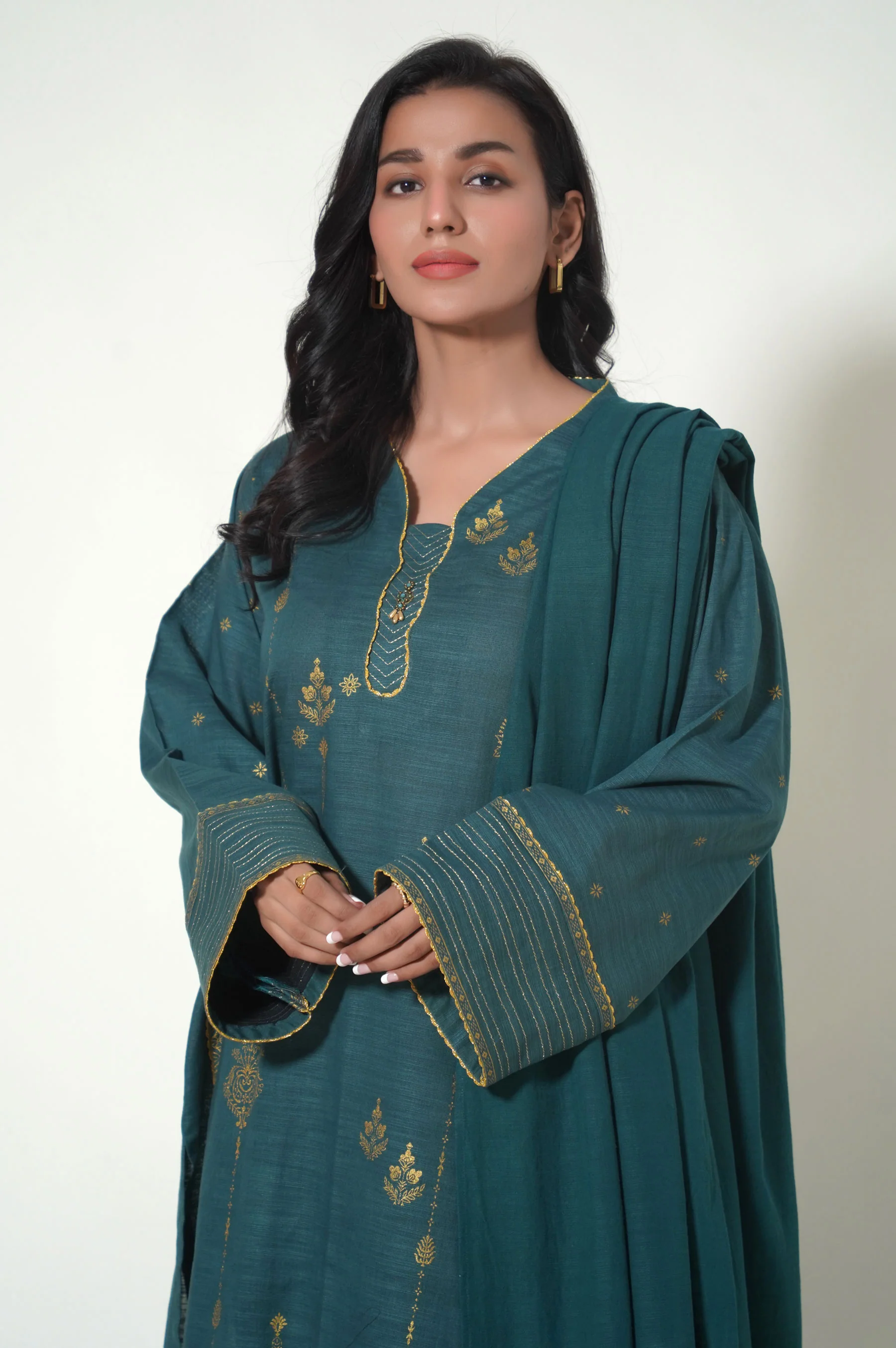 Stitched 3 Piece Printed Khaddar Suit - Image 4