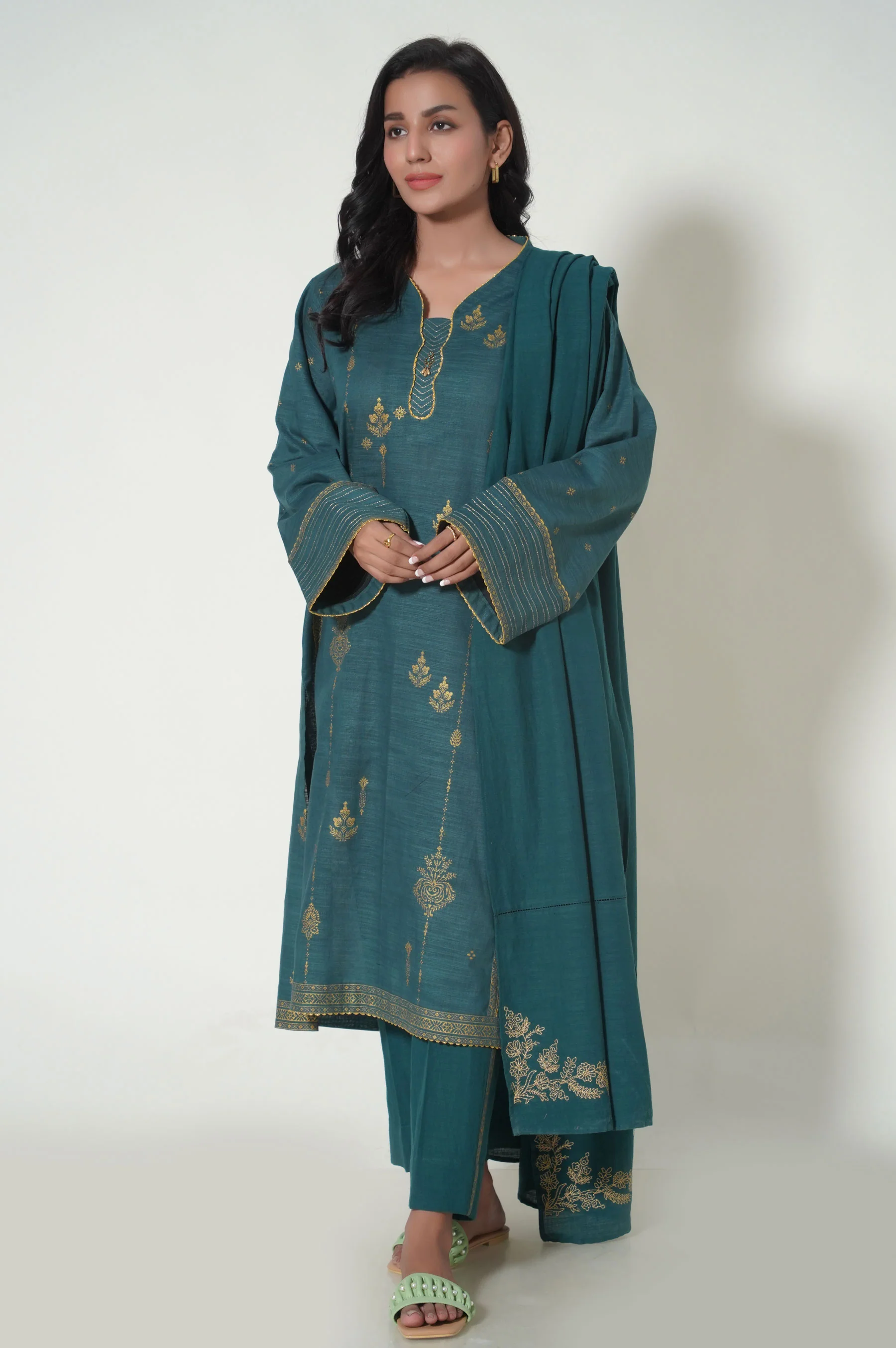 Stitched 3 Piece Printed Khaddar Suit - Image 5